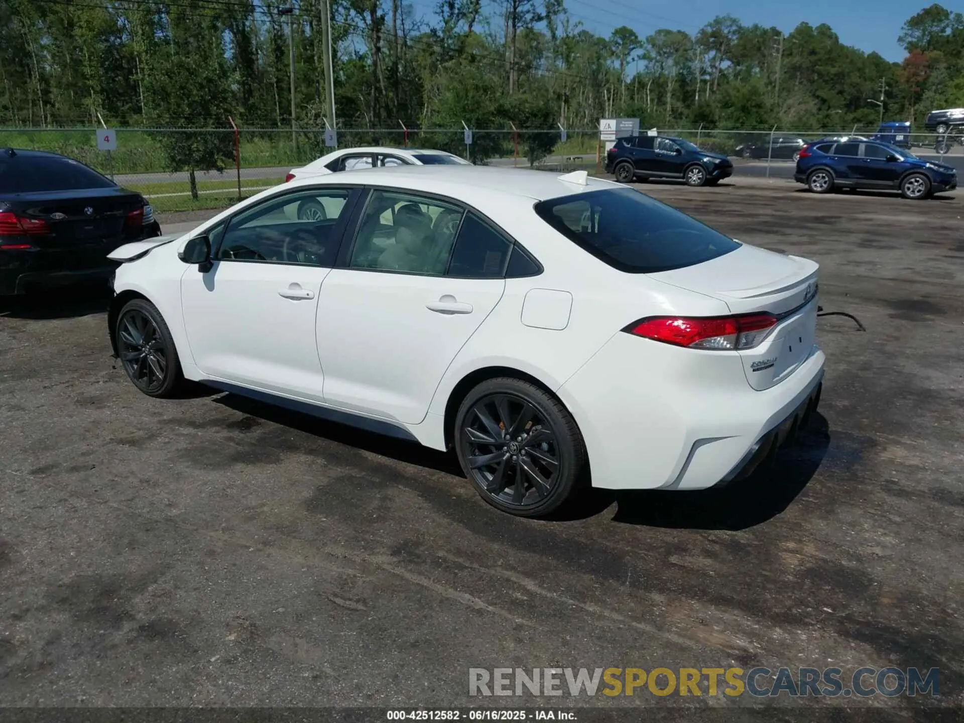 3 fotografías del automóvil dañado JTDBCMFE1SJ045651 TOYOTA COROLLA 2025