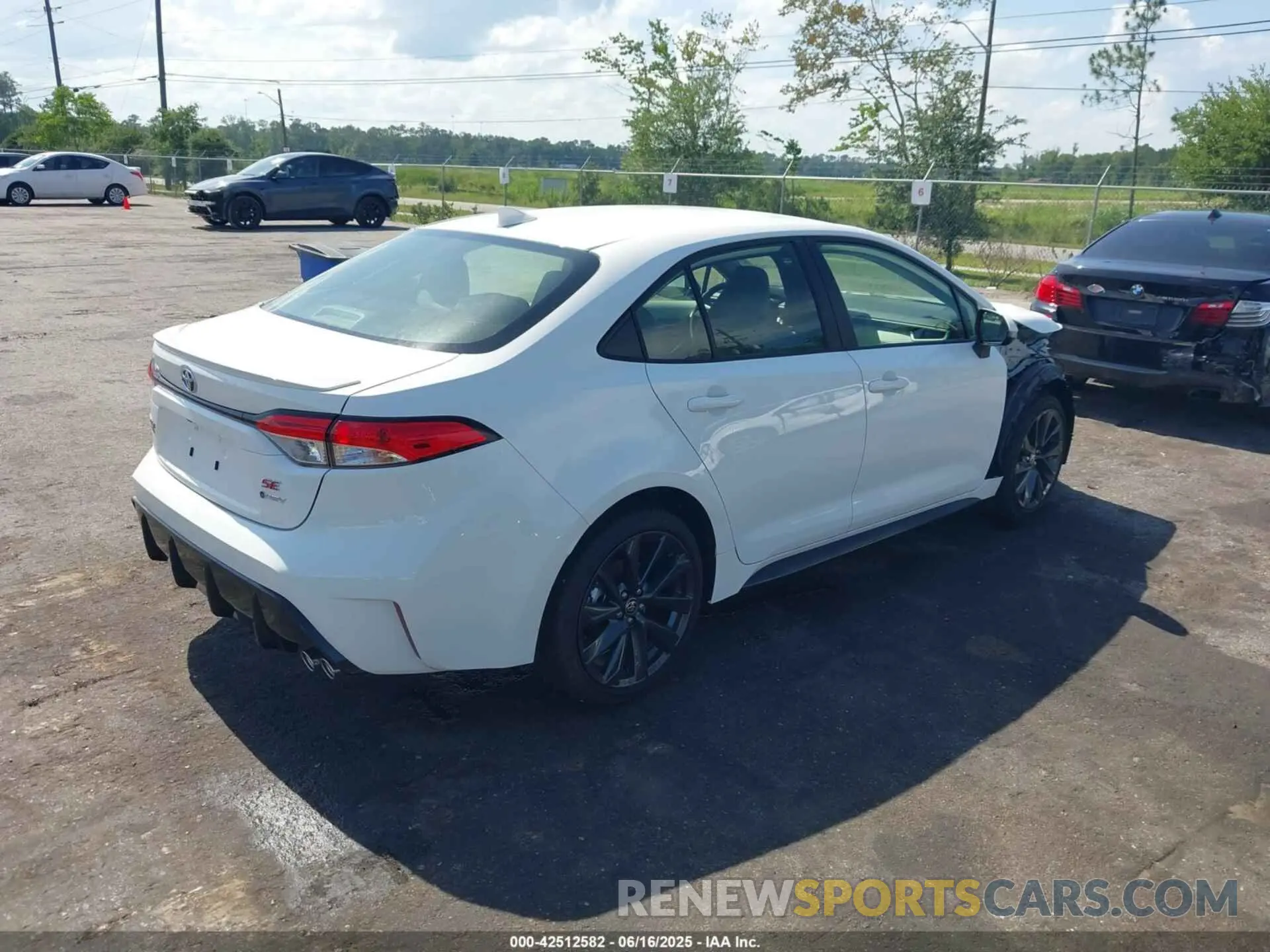 4 fotografías del automóvil dañado JTDBCMFE1SJ045651 TOYOTA COROLLA 2025