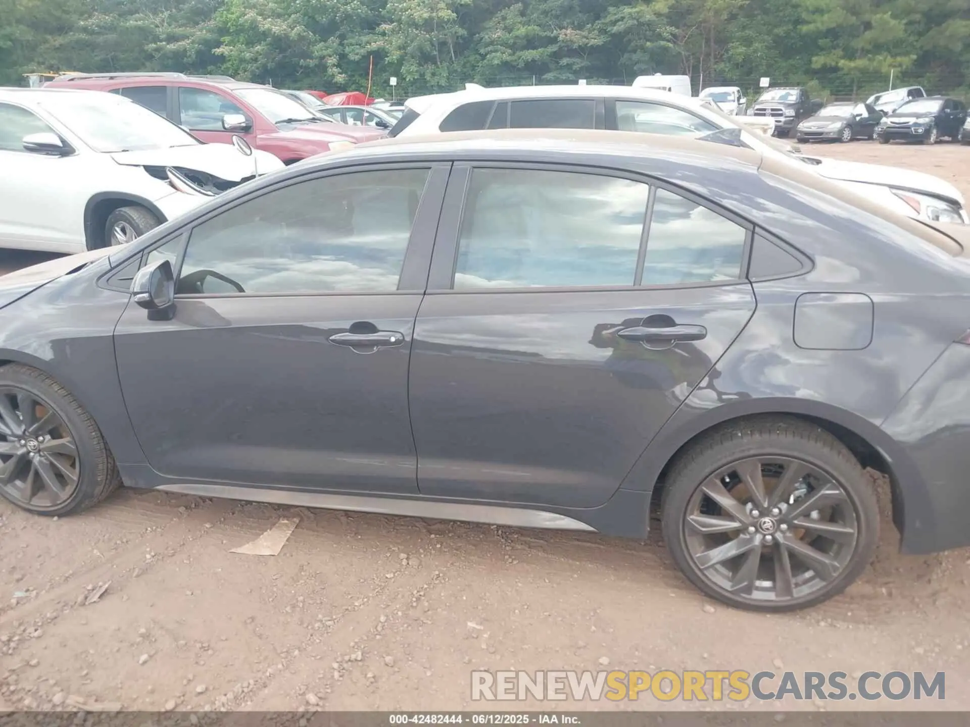 14 fotografías del automóvil dañado JTDBCMFE2S3078064 TOYOTA COROLLA 2025