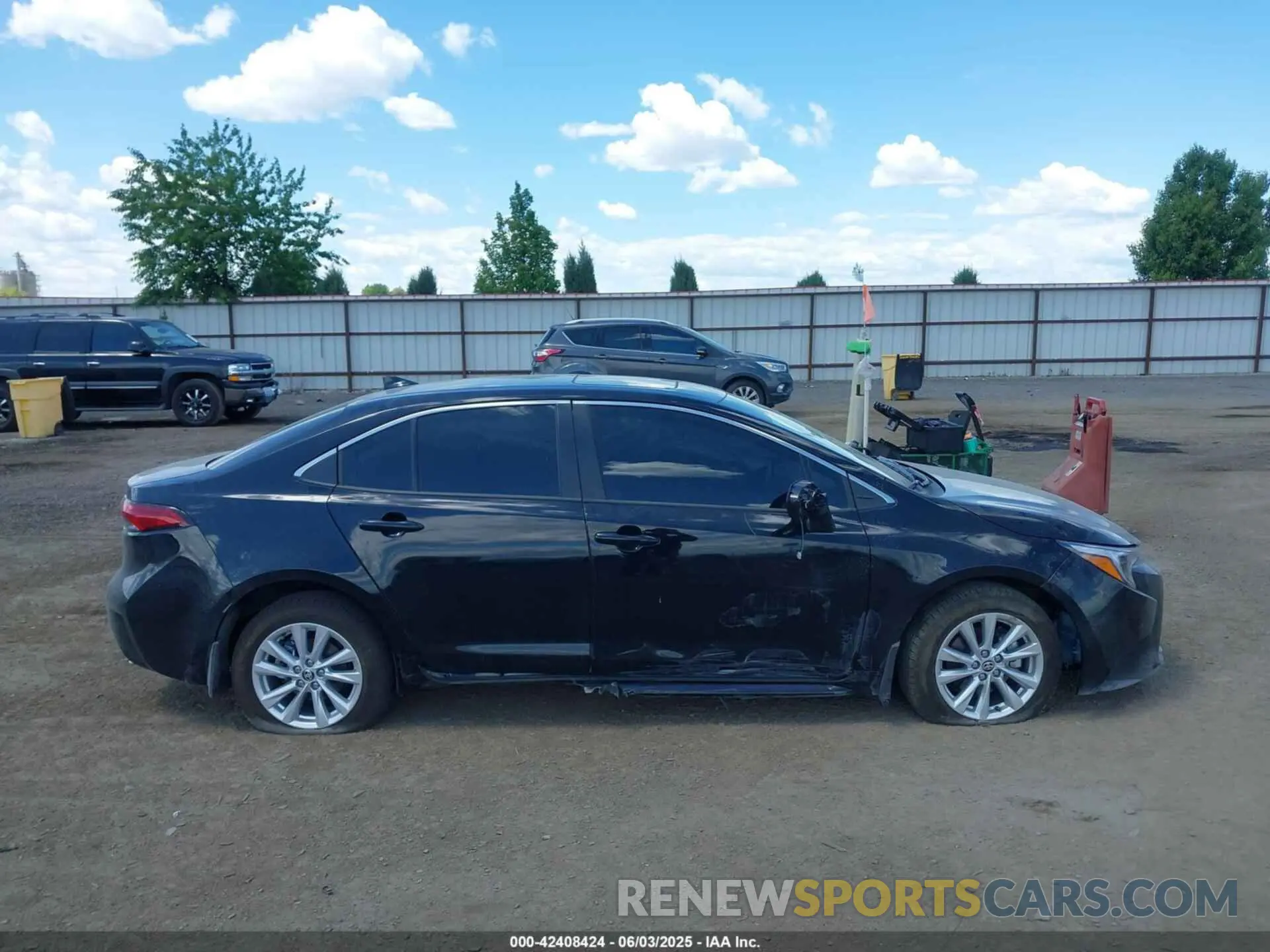 12 fotografías del automóvil dañado JTDBCMFE2SJ042161 TOYOTA COROLLA 2025
