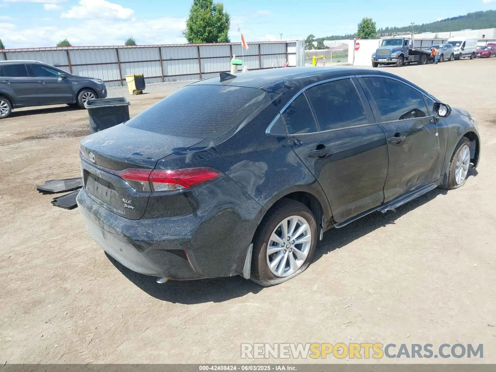 4 fotografías del automóvil dañado JTDBCMFE2SJ042161 TOYOTA COROLLA 2025