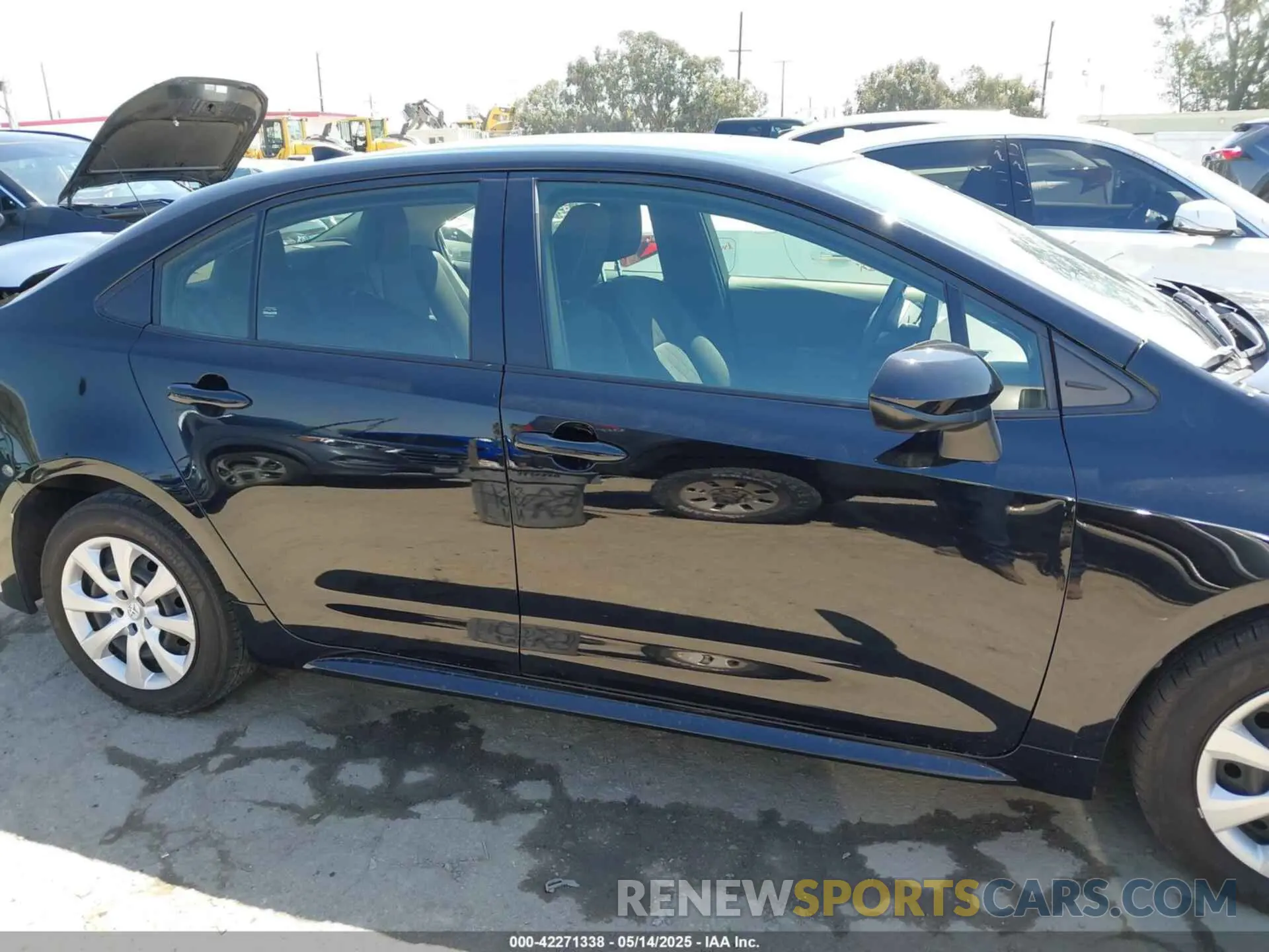 13 fotografías del automóvil dañado JTDBCMFE5SJ039562 TOYOTA COROLLA 2025