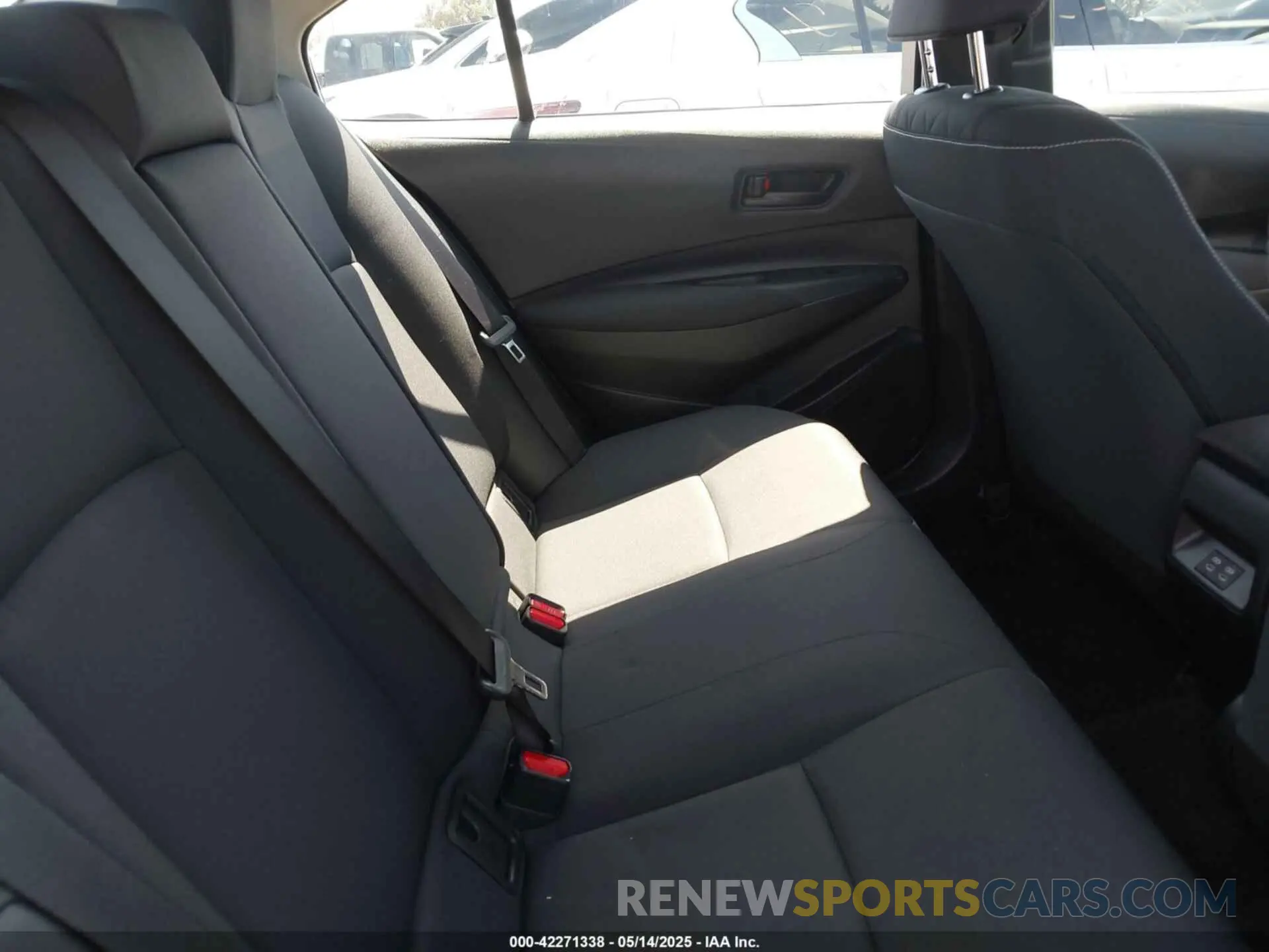 8 fotografías del automóvil dañado JTDBCMFE5SJ039562 TOYOTA COROLLA 2025