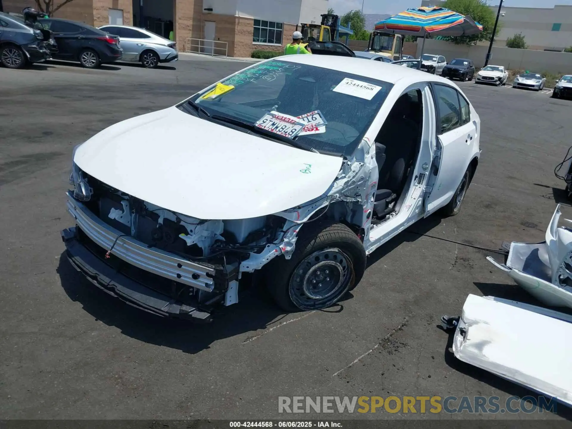 2 fotografías del automóvil dañado JTDBCMFE8S3090705 TOYOTA COROLLA 2025