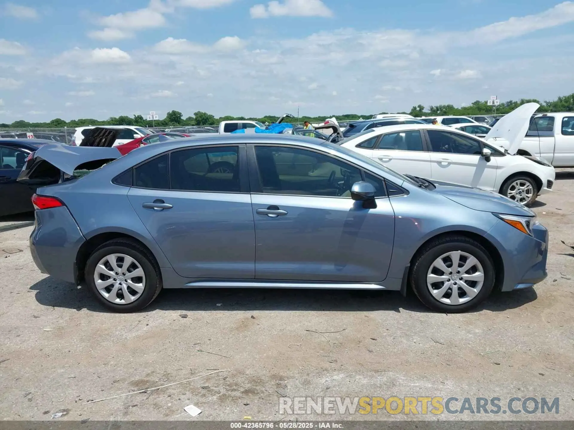13 fotografías del automóvil dañado JTDBCMFE9S3080264 TOYOTA COROLLA 2025