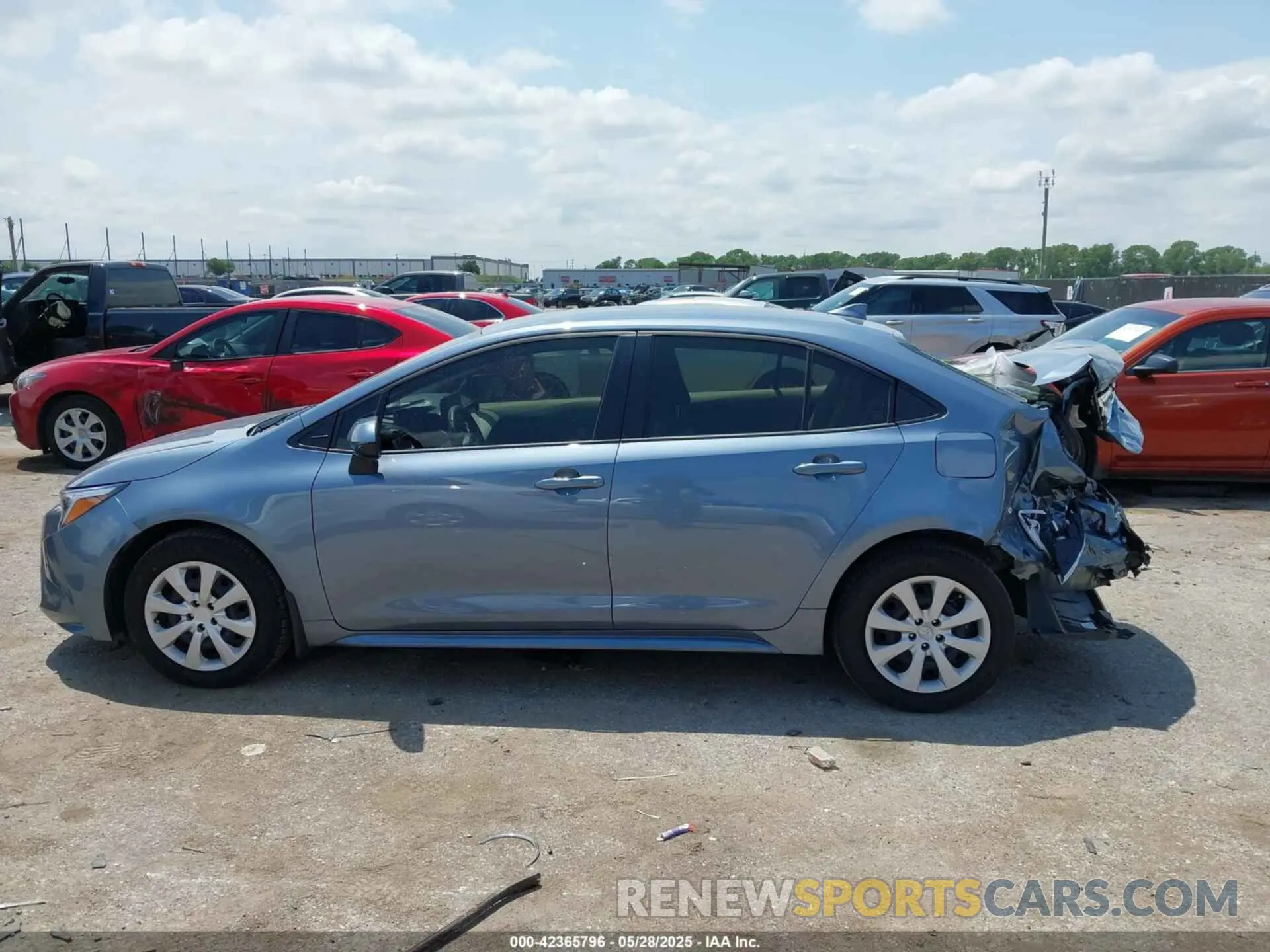 14 fotografías del automóvil dañado JTDBCMFE9S3080264 TOYOTA COROLLA 2025