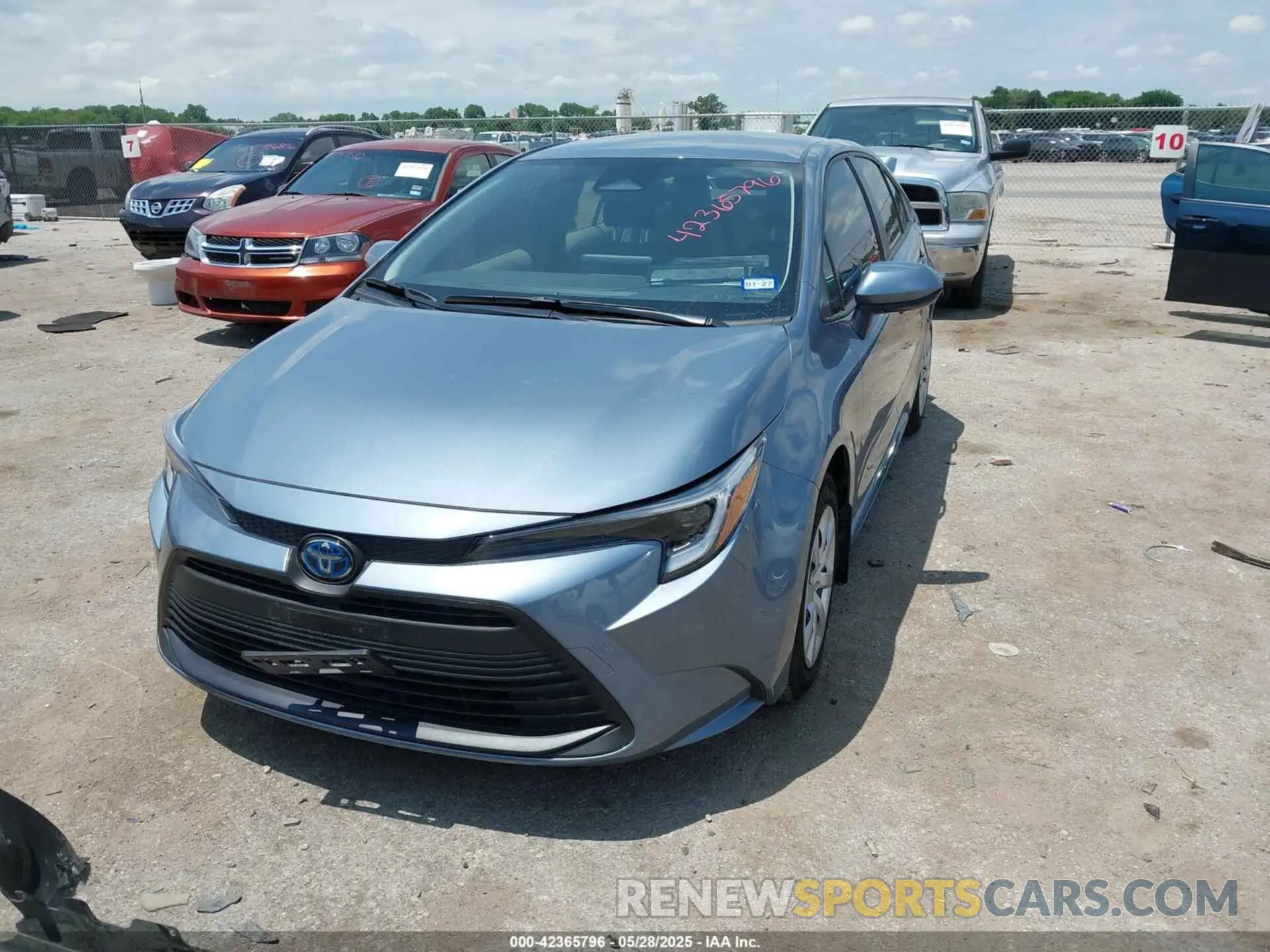 2 fotografías del automóvil dañado JTDBCMFE9S3080264 TOYOTA COROLLA 2025