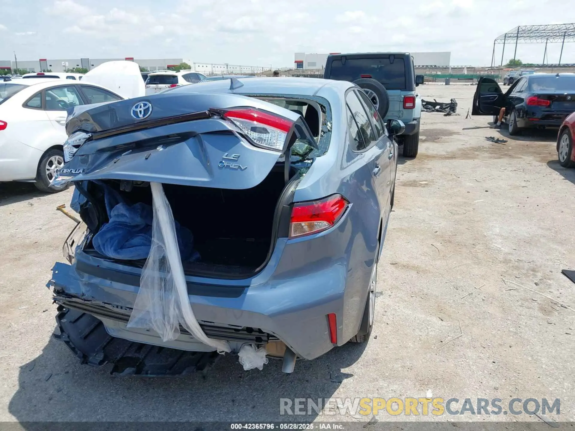 4 fotografías del automóvil dañado JTDBCMFE9S3080264 TOYOTA COROLLA 2025