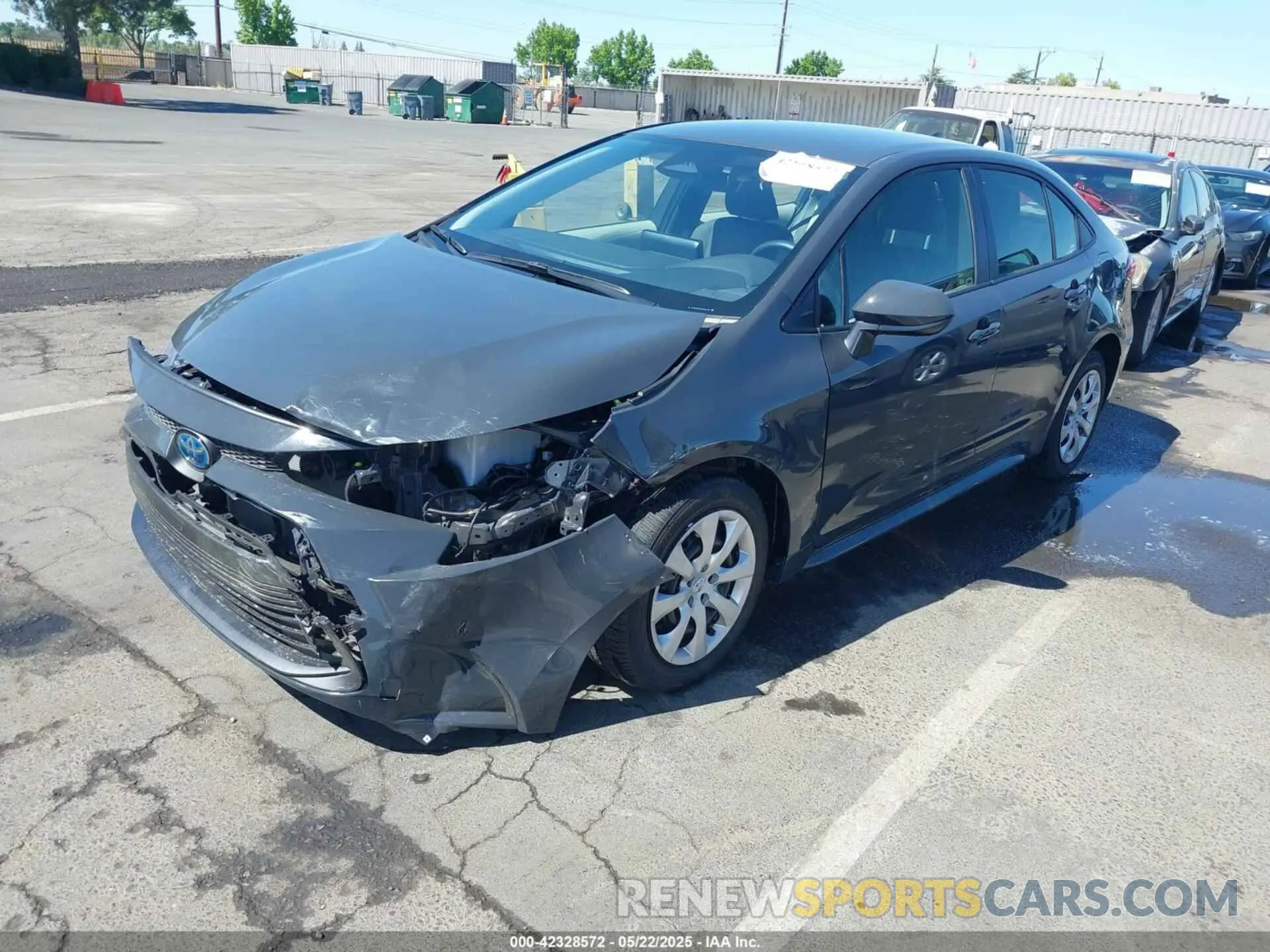 2 fotografías del automóvil dañado JTDBCMFEXS3091659 TOYOTA COROLLA 2025