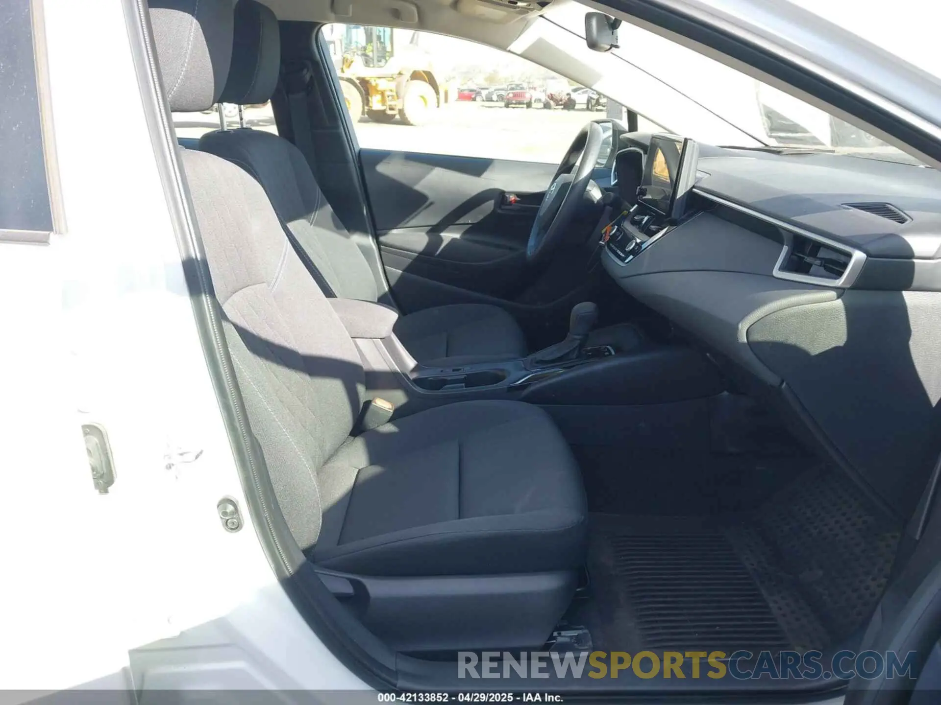 5 fotografías del automóvil dañado JTDBCMFEXSJ042912 TOYOTA COROLLA 2025