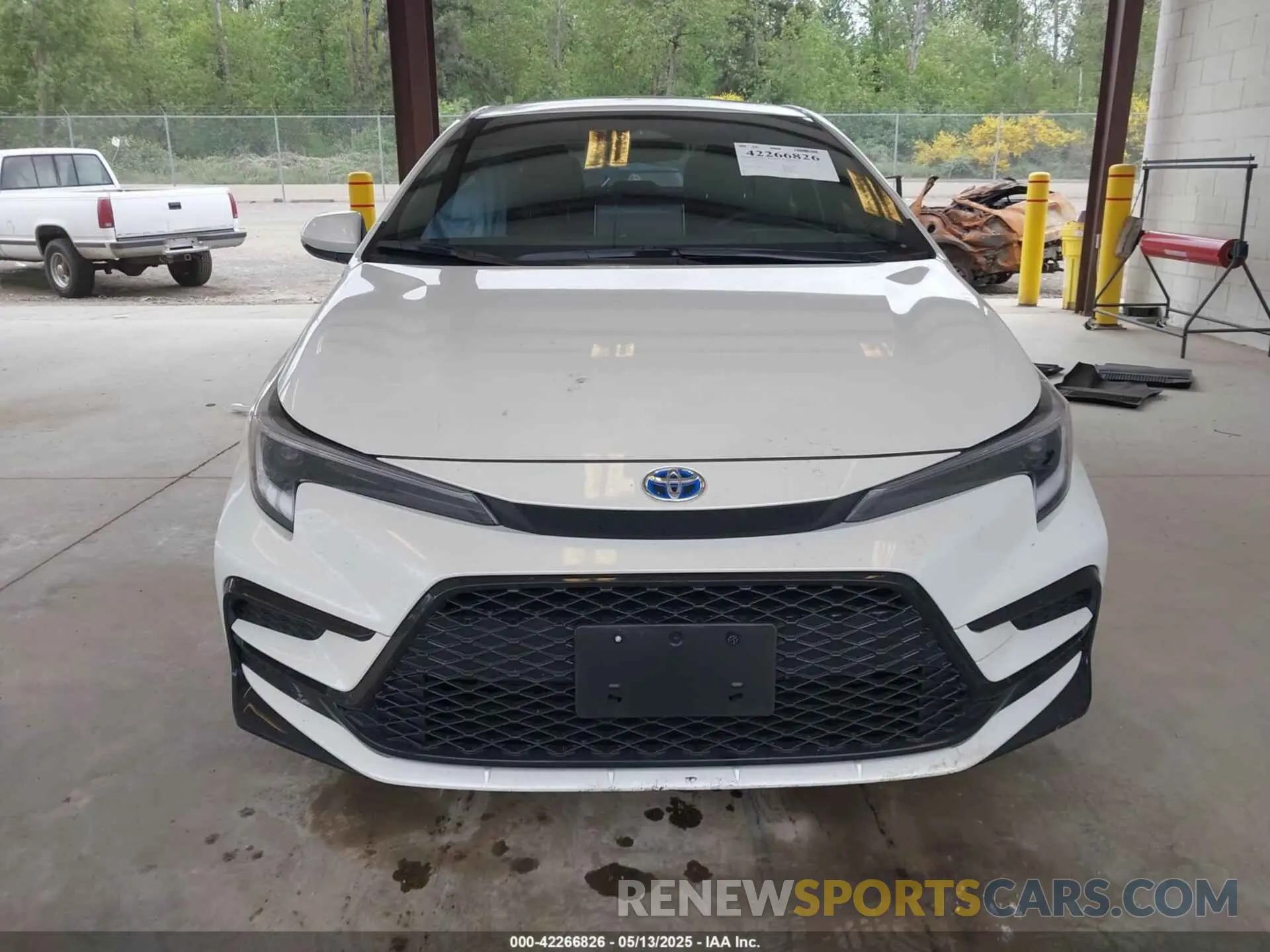 12 fotografías del automóvil dañado JTDBDMHE3SJ012578 TOYOTA COROLLA 2025