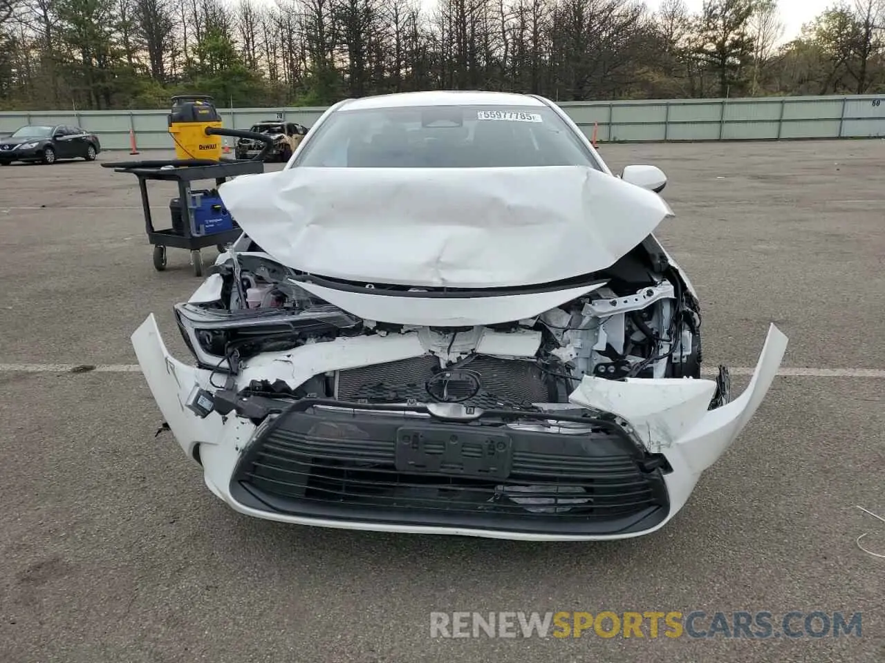 5 fotografías del automóvil dañado JTDBDMHE4SJ011696 TOYOTA COROLLA 2025