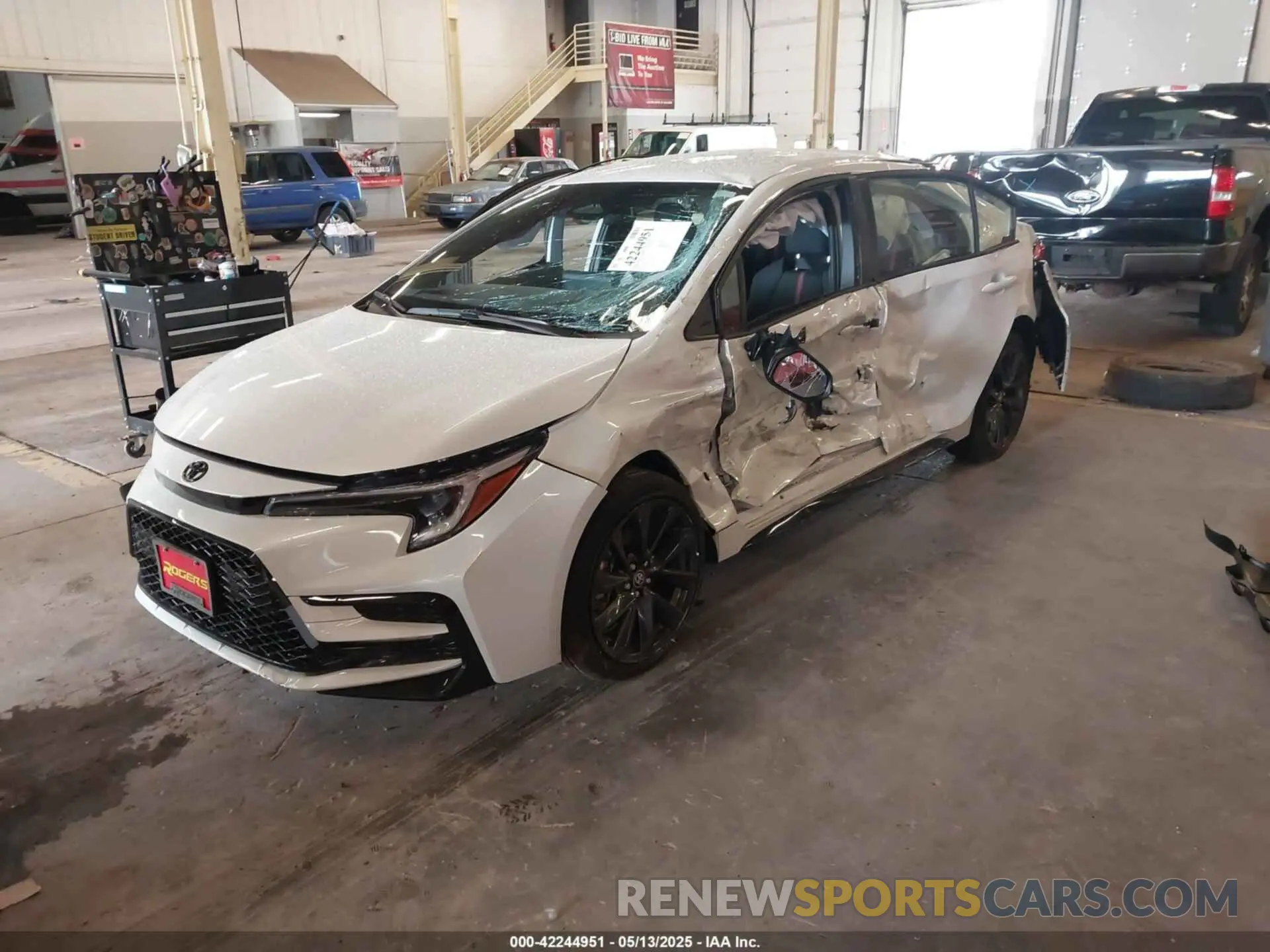 2 fotografías del automóvil dañado JTDS4MCE2SJ108564 TOYOTA COROLLA 2025
