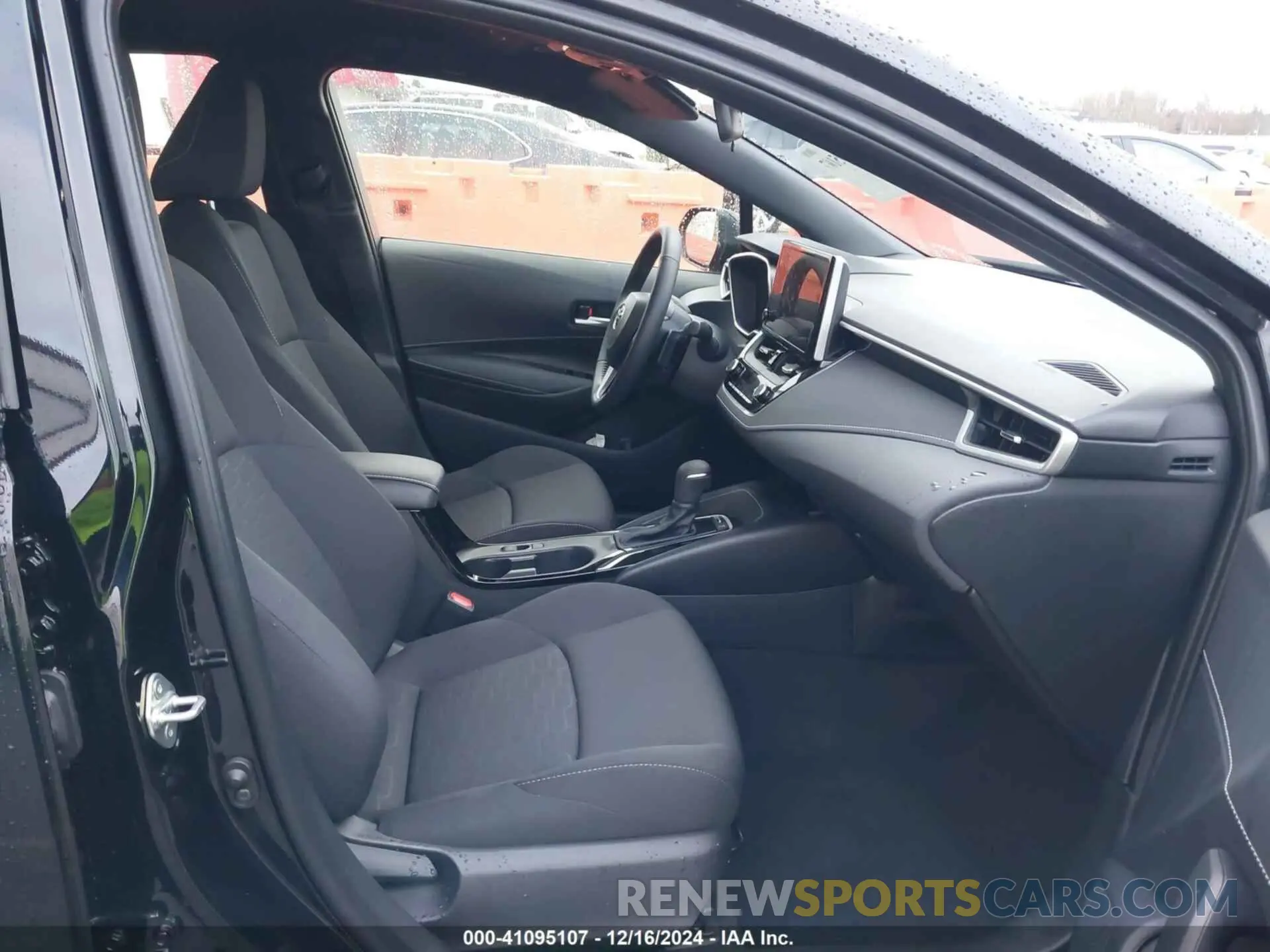5 fotografías del automóvil dañado JTND4MBE0S3237395 TOYOTA COROLLA 2025