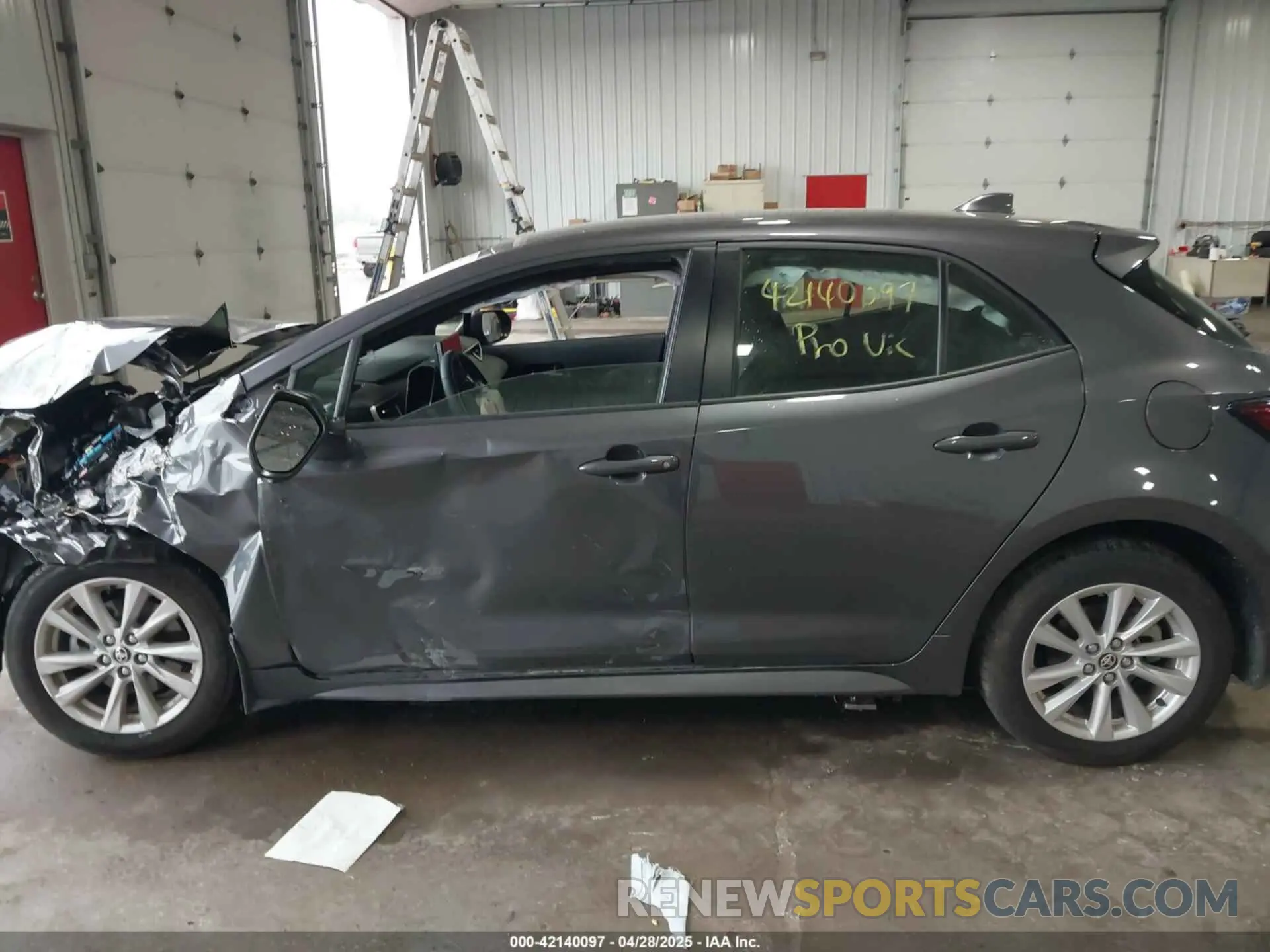 13 fotografías del automóvil dañado JTND4MBE6S3233741 TOYOTA COROLLA 2025