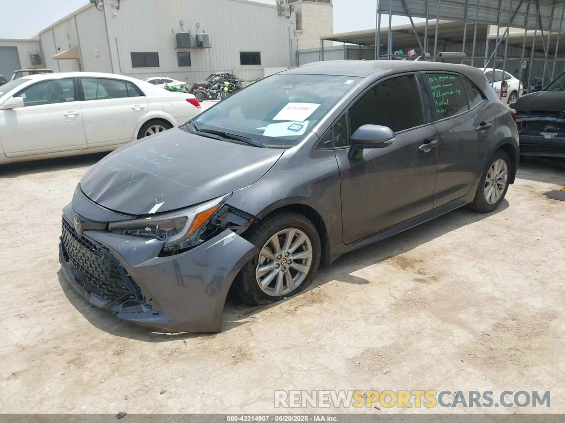 2 fotografías del automóvil dañado JTND4MBE6S3241970 TOYOTA COROLLA 2025
