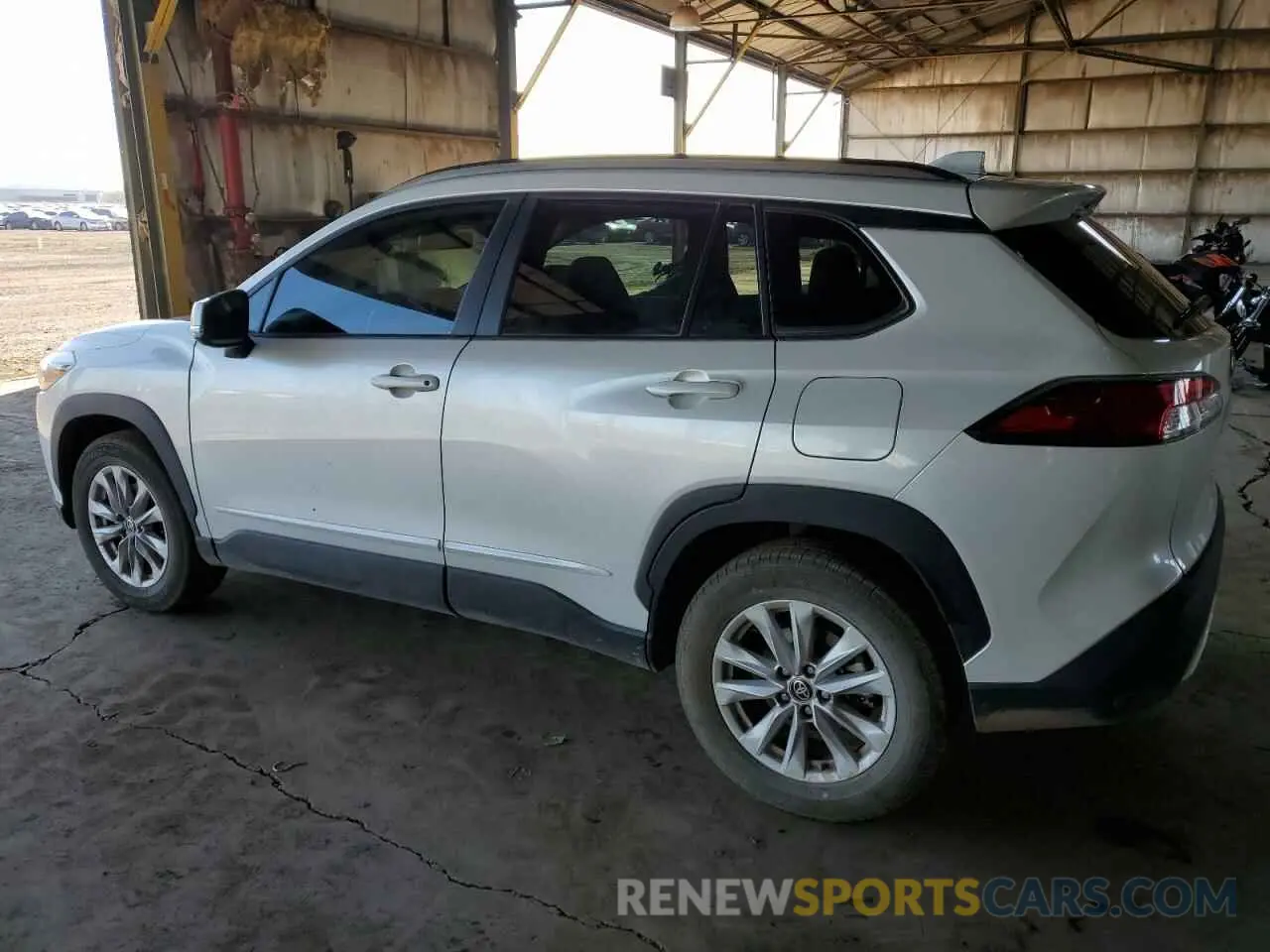 2 fotografías del automóvil dañado 7MUCAABG6NV022461 TOYOTA COROLLA CR 2022