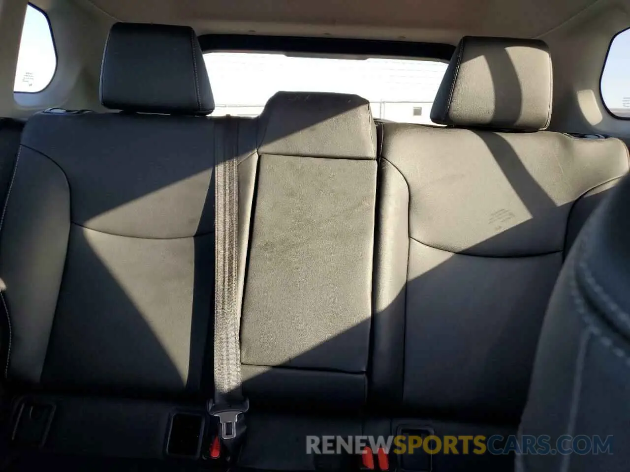 10 fotografías del automóvil dañado 7MUDAABG4NV039585 TOYOTA COROLLA CR 2022