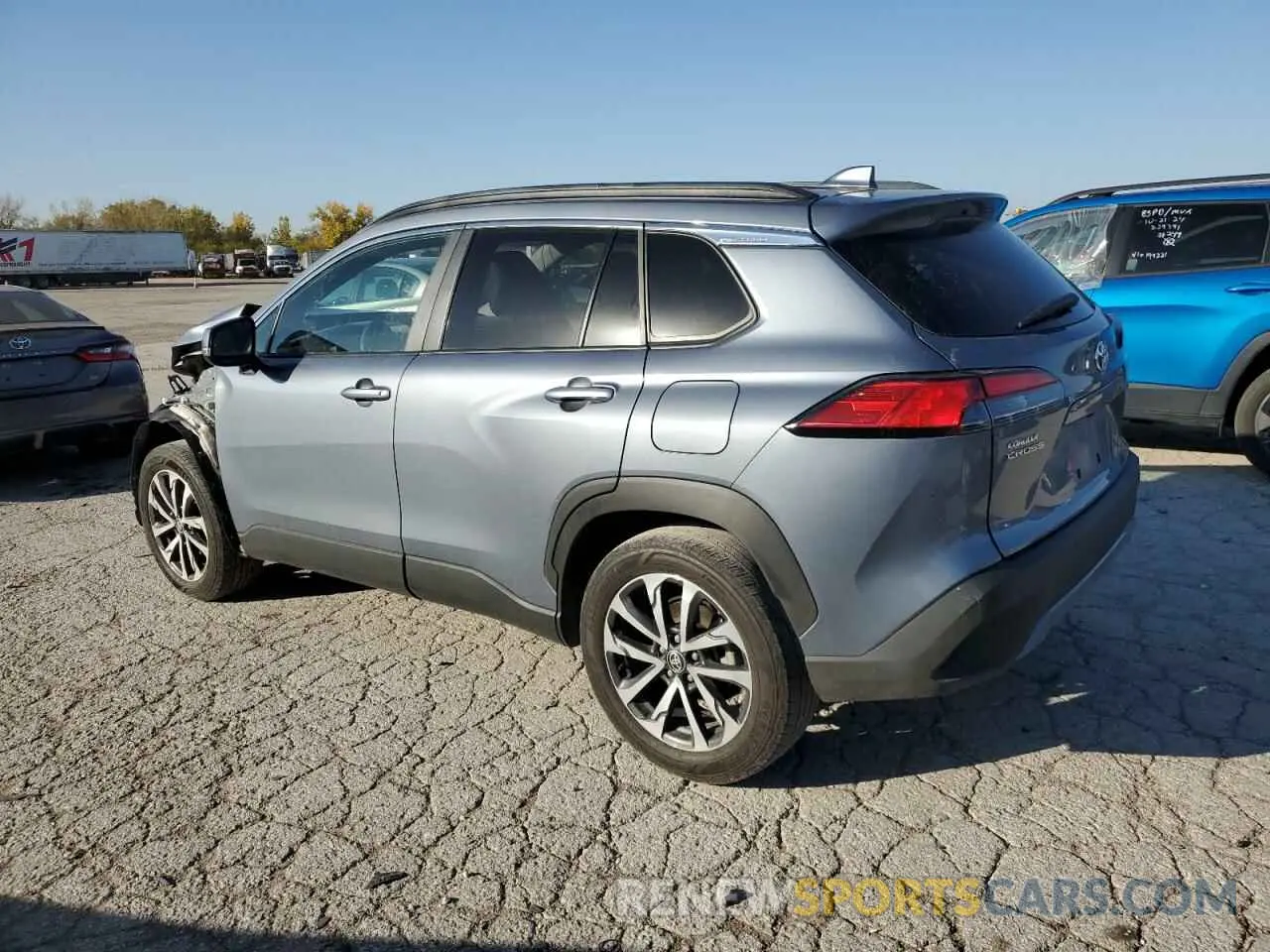 2 fotografías del automóvil dañado 7MUDAABG4NV039585 TOYOTA COROLLA CR 2022