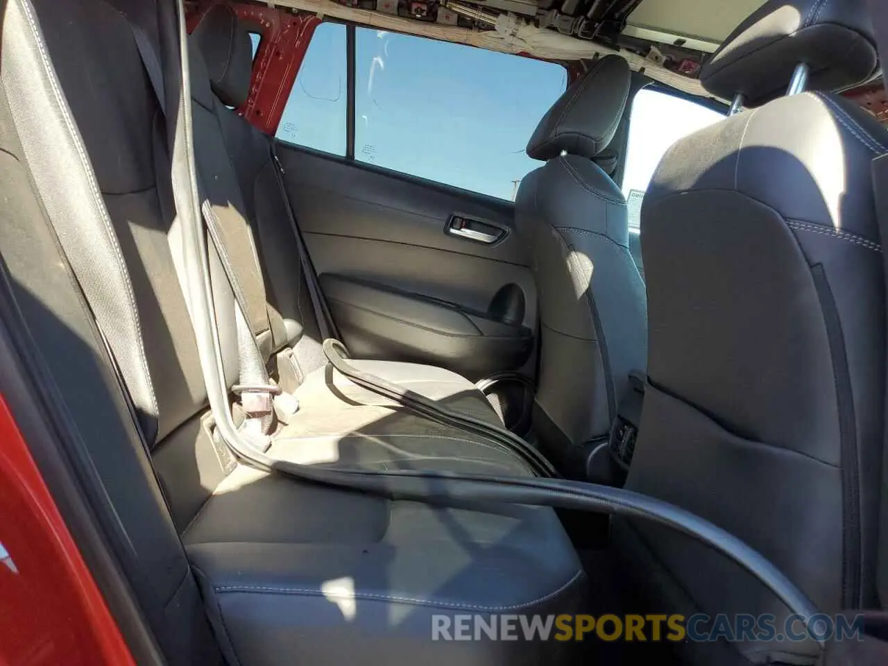 11 fotografías del automóvil dañado 7MUDAABG9NV024564 TOYOTA COROLLA CR 2022