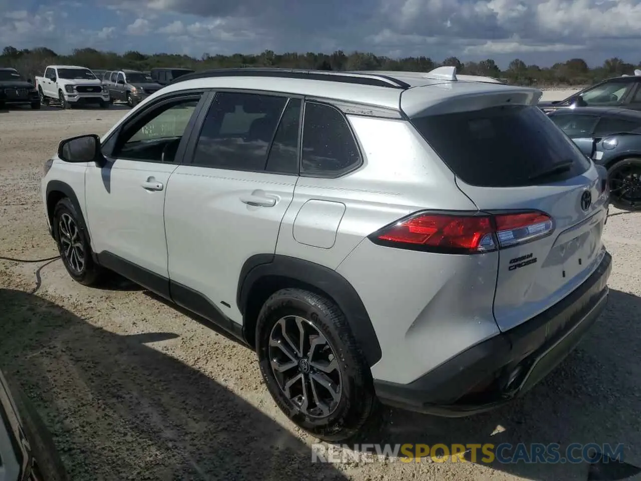 2 fotografías del automóvil dañado 7MUFBABG7PV001633 TOYOTA COROLLA CR 2023