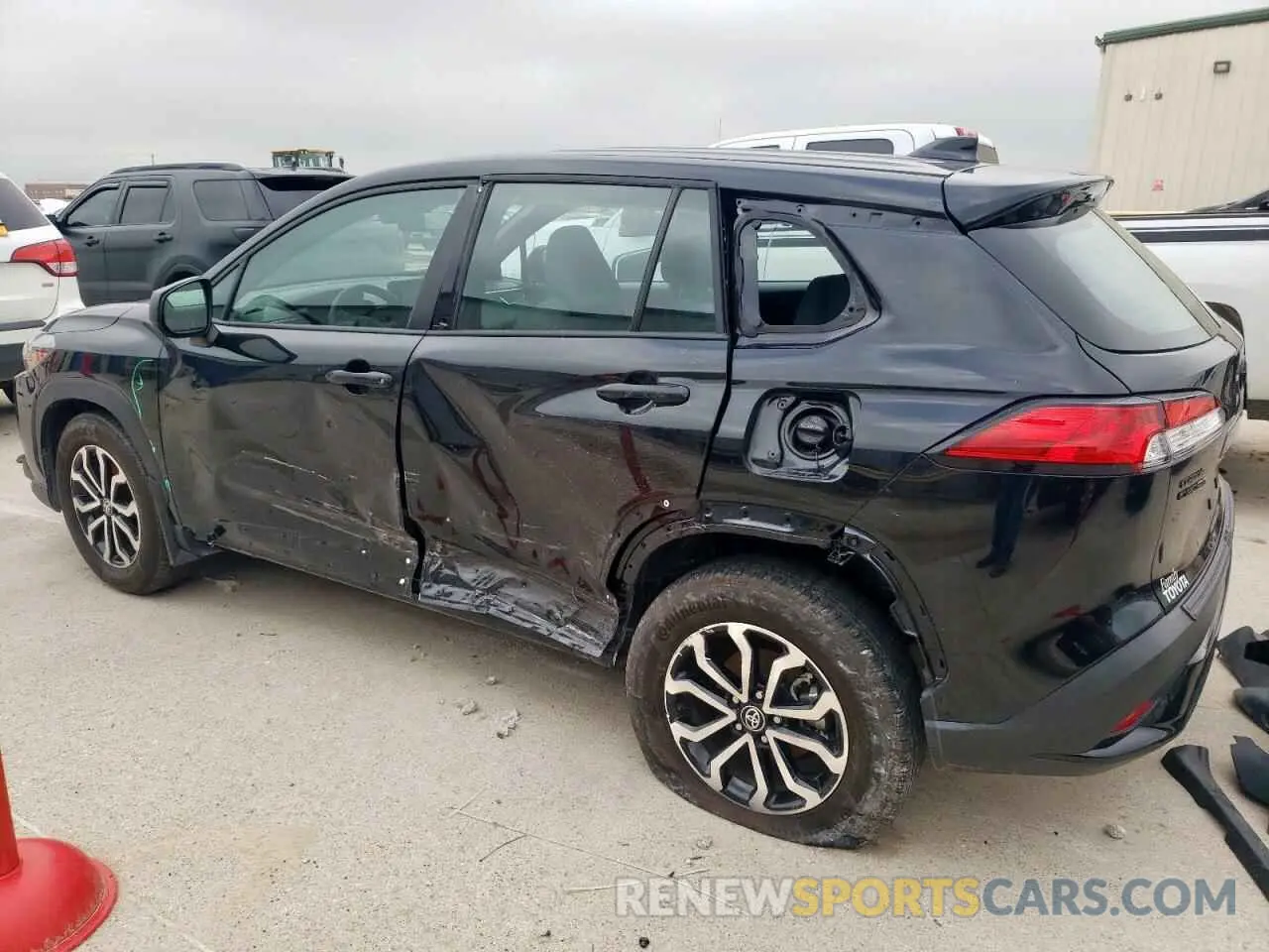 2 fotografías del automóvil dañado 7MUFBABG7PV012440 TOYOTA COROLLA CR 2023