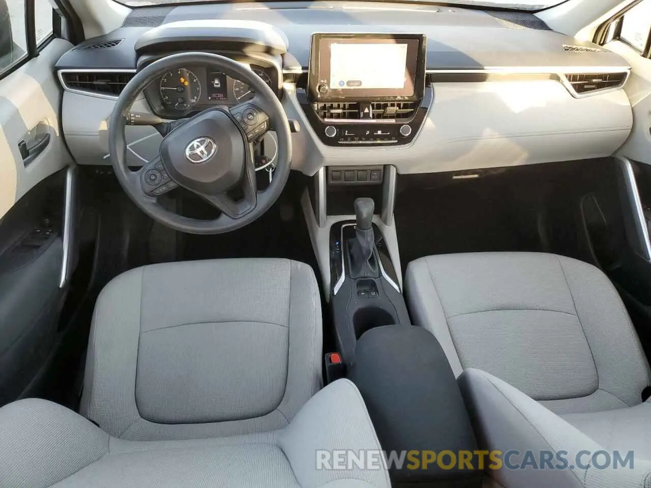 8 fotografías del automóvil dañado 7MUAAAAG2RV102760 TOYOTA COROLLA CR 2024