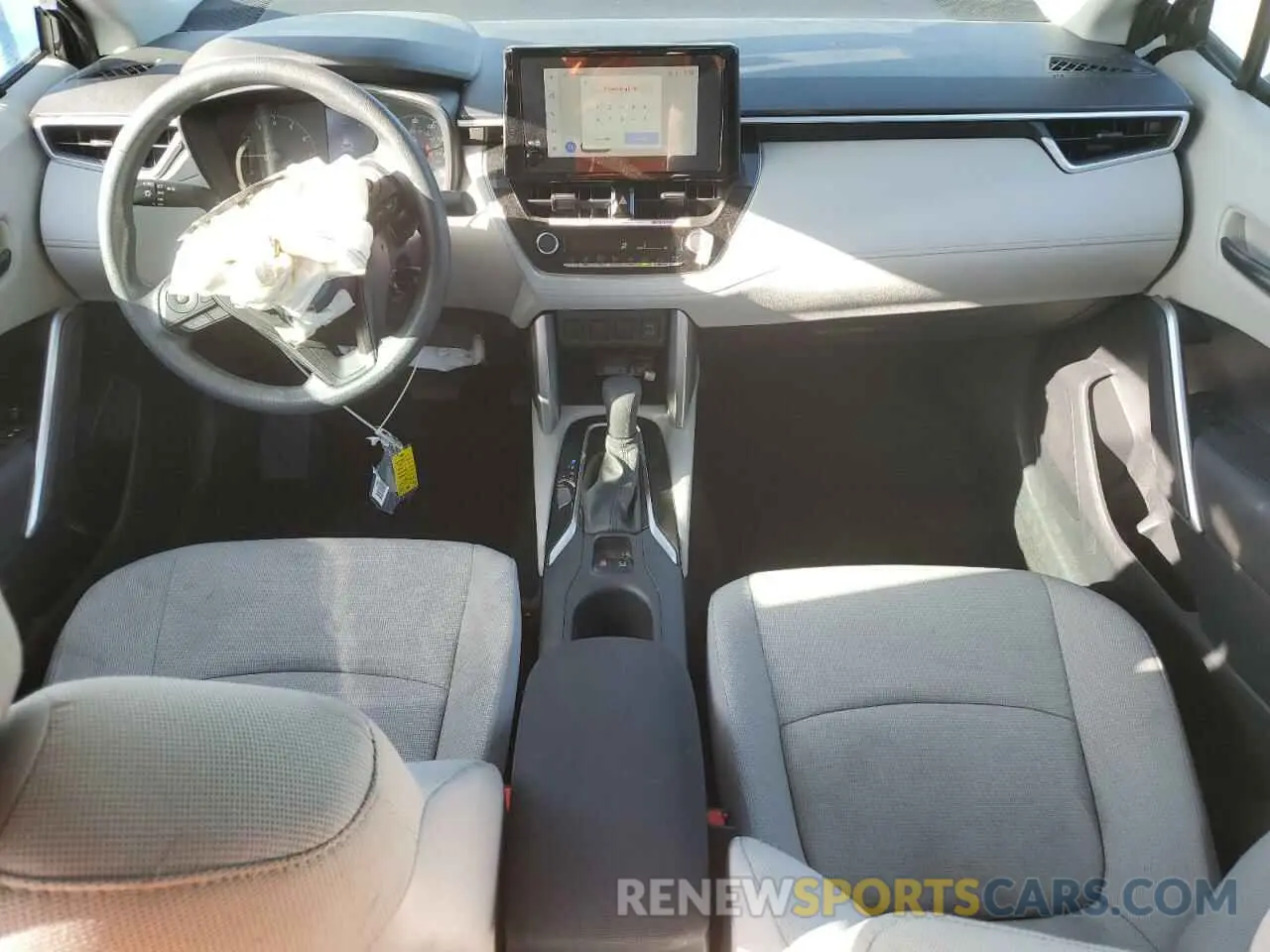 8 fotografías del automóvil dañado 7MUAAAAG8RV101872 TOYOTA COROLLA CR 2024