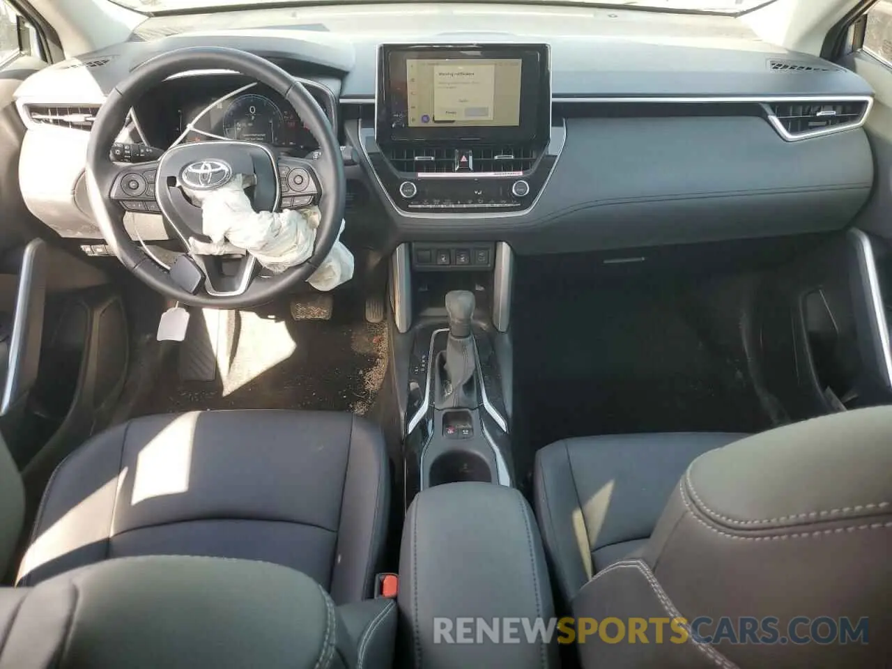 8 fotografías del automóvil dañado 7MUDAABG2RV106366 TOYOTA COROLLA CR 2024