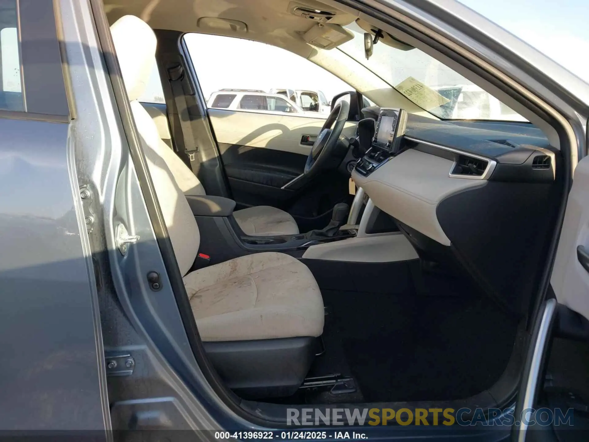 5 fotografías del automóvil dañado 7MUAAAAG2NV020750 TOYOTA COROLLA CROSS 2022