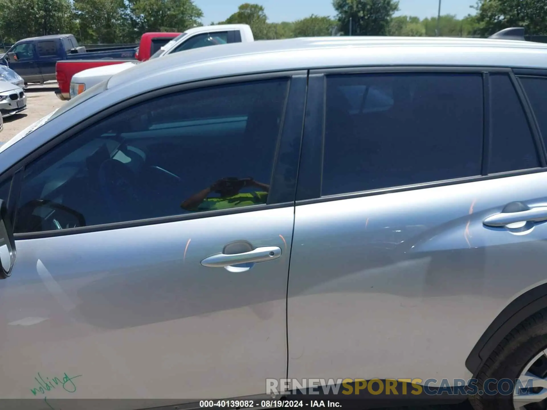 15 fotografías del automóvil dañado 7MUAAAAG2NV036950 TOYOTA COROLLA CROSS 2022