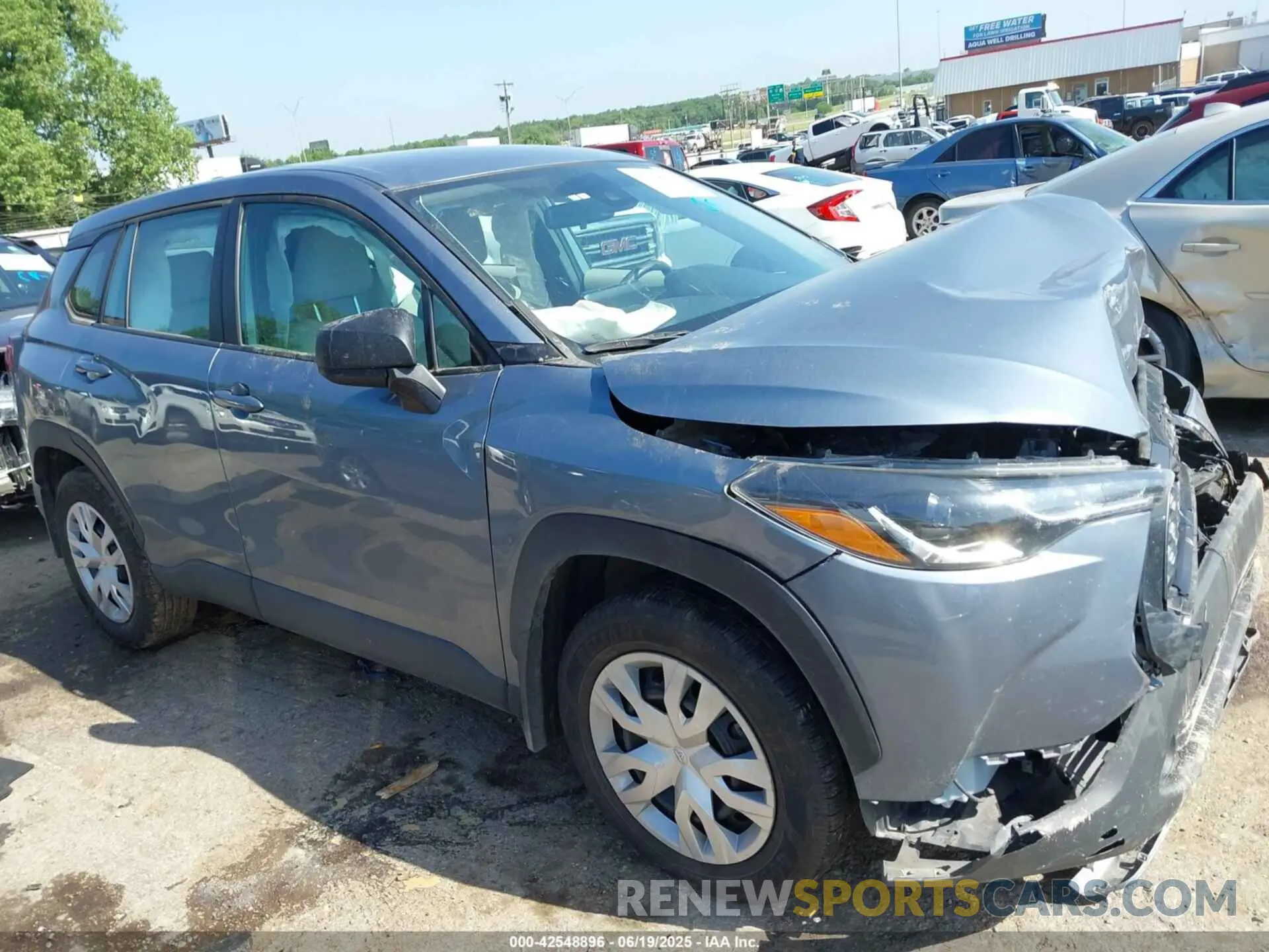 14 fotografías del automóvil dañado 7MUAAAAG3NV029411 TOYOTA COROLLA CROSS 2022