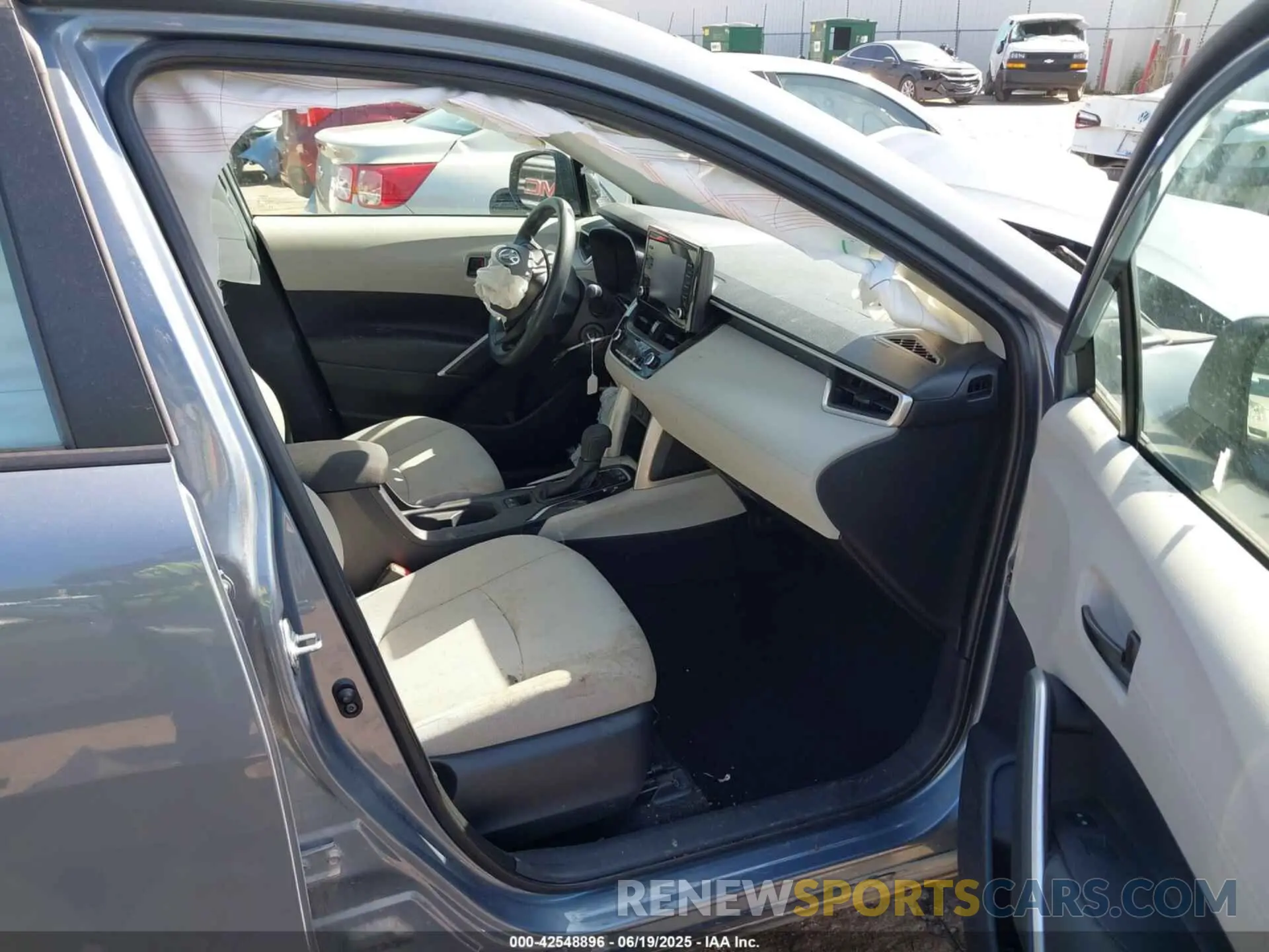 5 fotografías del automóvil dañado 7MUAAAAG3NV029411 TOYOTA COROLLA CROSS 2022