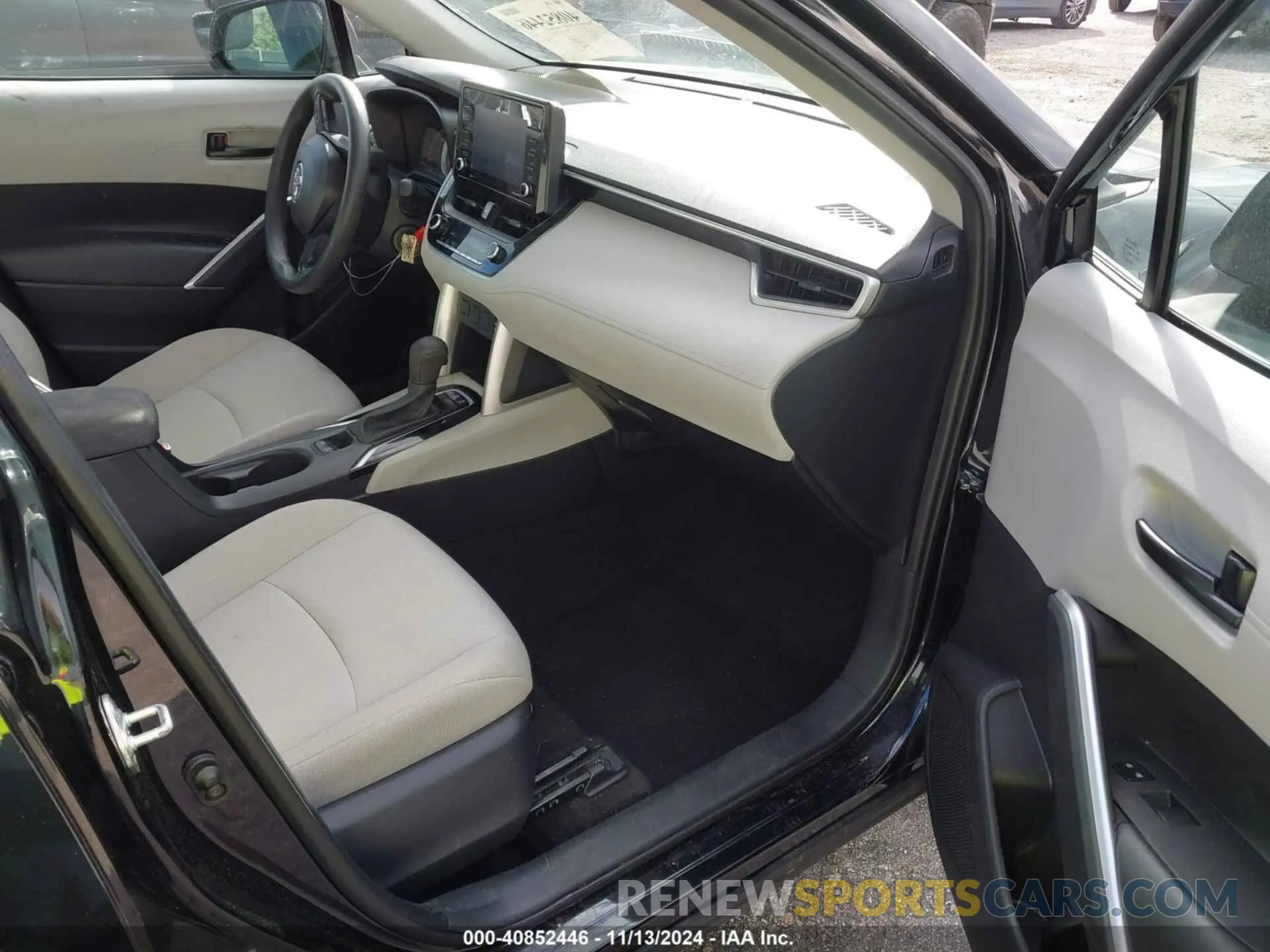 5 fotografías del automóvil dañado 7MUAAAAG5NV027269 TOYOTA COROLLA CROSS 2022