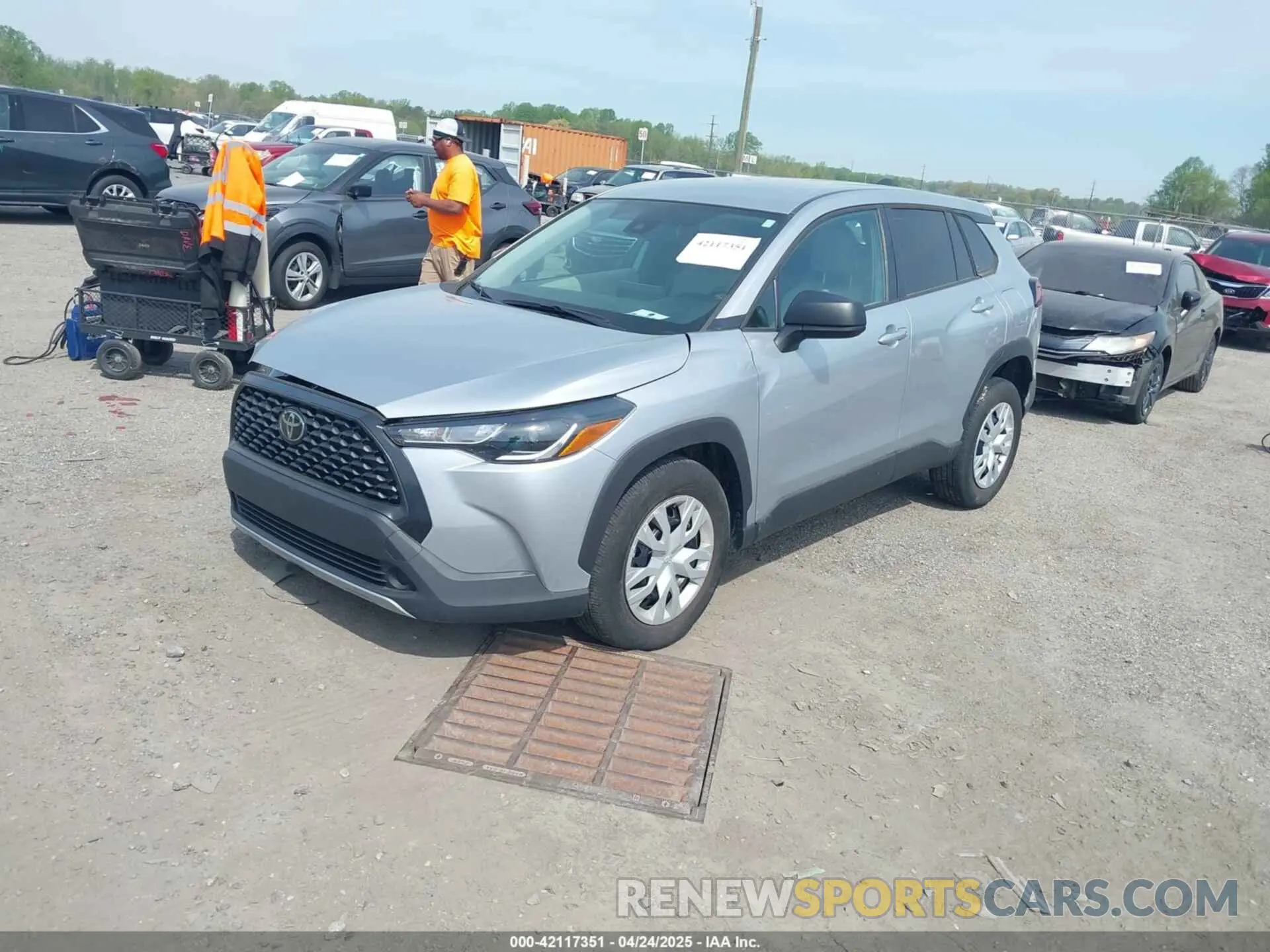 2 fotografías del automóvil dañado 7MUAAAAG7NV009940 TOYOTA COROLLA CROSS 2022