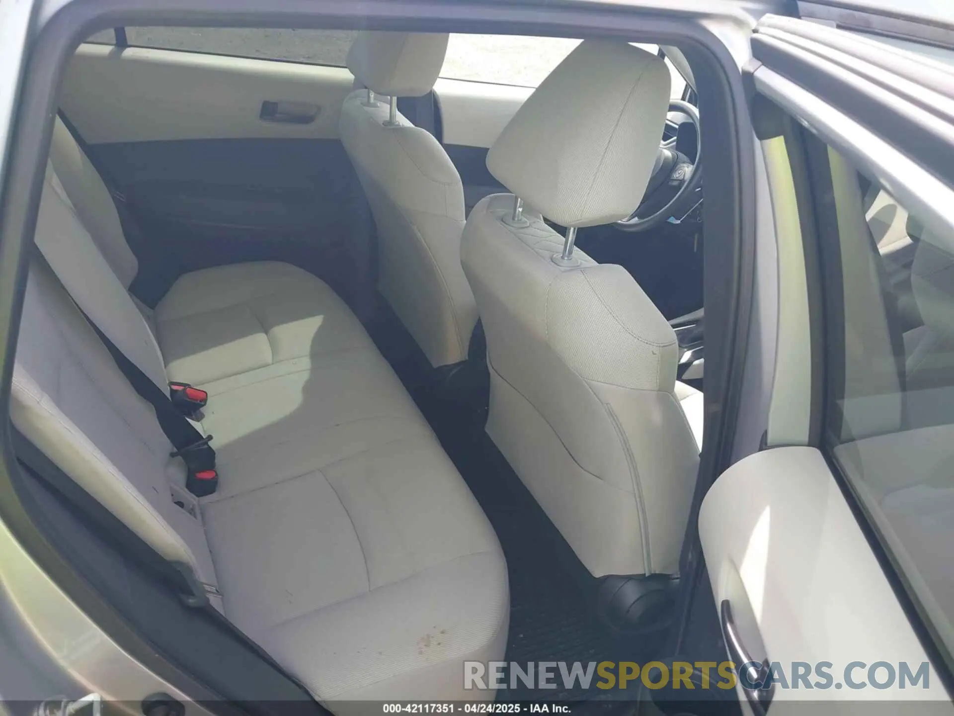 8 fotografías del automóvil dañado 7MUAAAAG7NV009940 TOYOTA COROLLA CROSS 2022