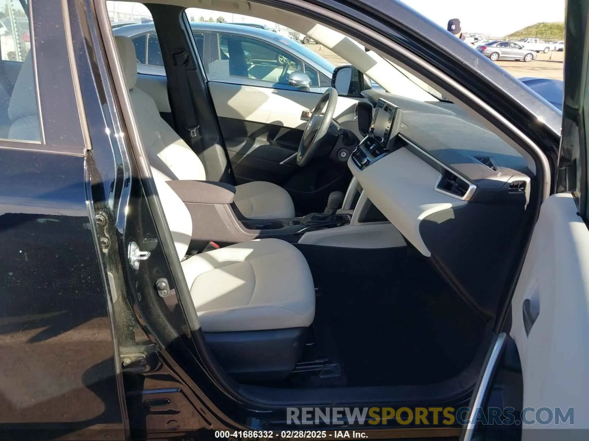 5 fotografías del automóvil dañado 7MUAAAAG9NV019465 TOYOTA COROLLA CROSS 2022