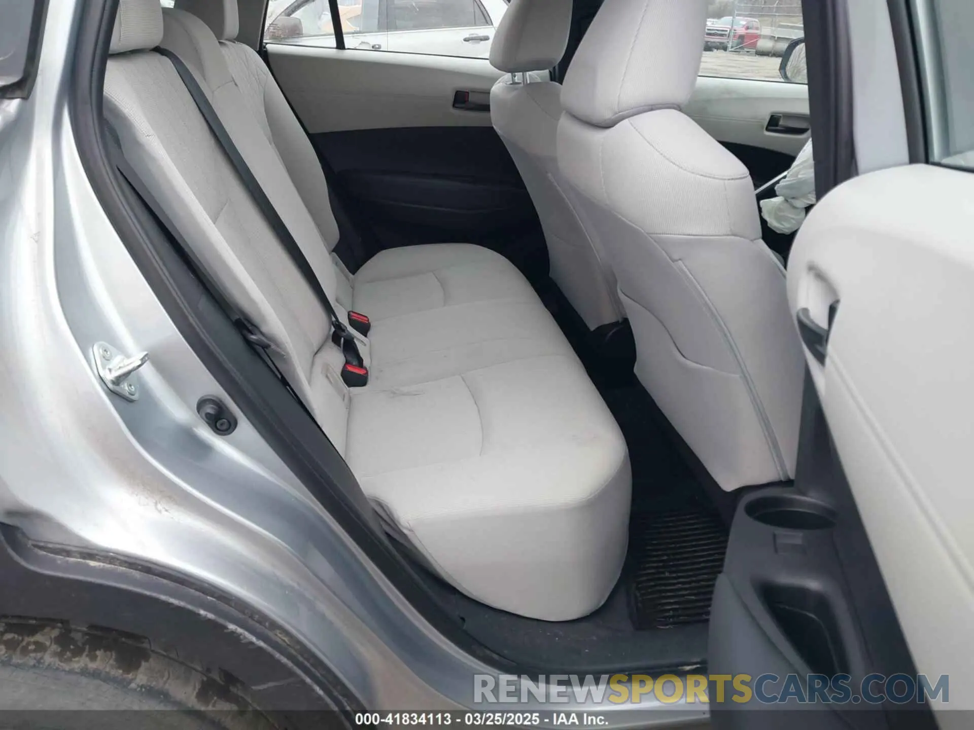 8 fotografías del automóvil dañado 7MUAAABG4NV027200 TOYOTA COROLLA CROSS 2022