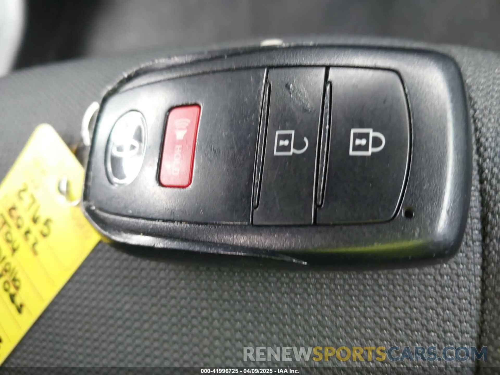 11 fotografías del automóvil dañado 7MUBAAAG0NV011047 TOYOTA COROLLA CROSS 2022