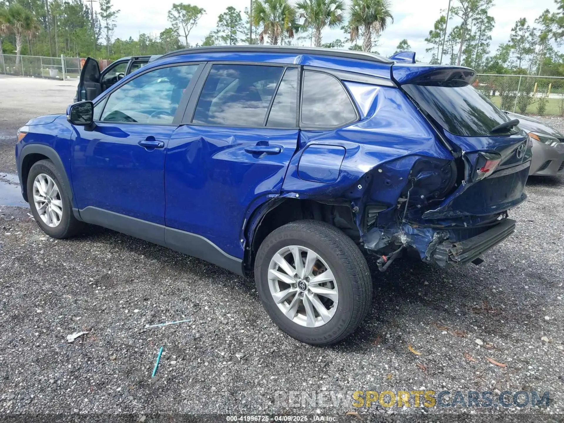 3 fotografías del automóvil dañado 7MUBAAAG0NV011047 TOYOTA COROLLA CROSS 2022