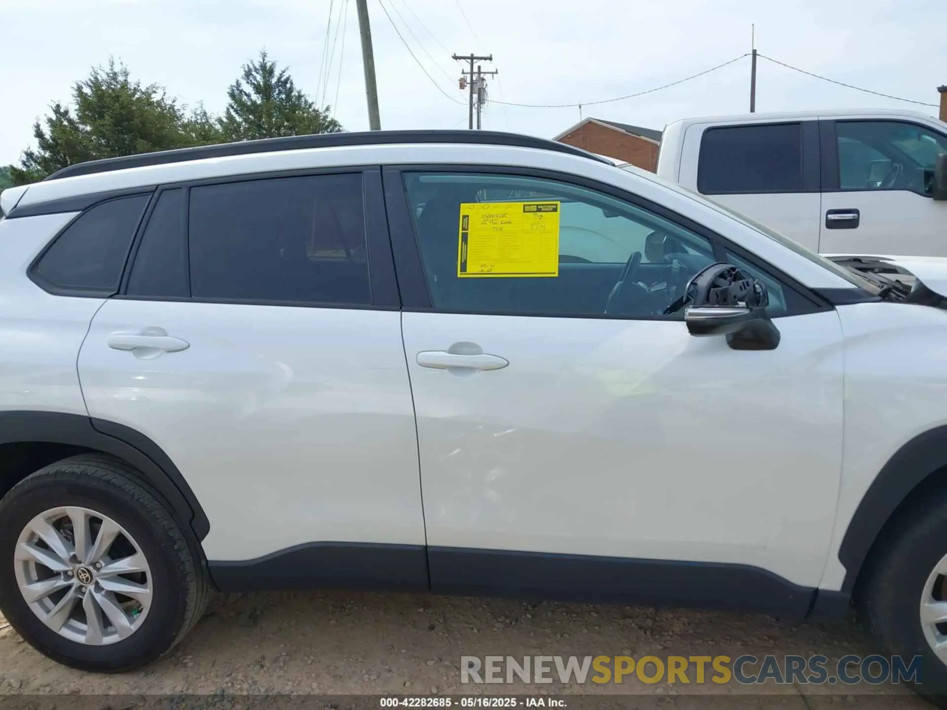 13 fotografías del automóvil dañado 7MUBAAAG6NV021369 TOYOTA COROLLA CROSS 2022