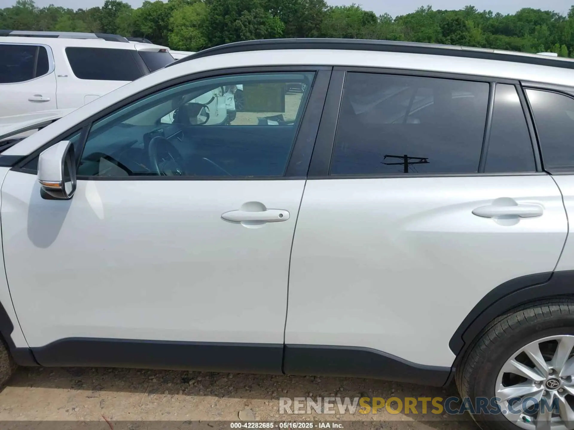 14 fotografías del automóvil dañado 7MUBAAAG6NV021369 TOYOTA COROLLA CROSS 2022