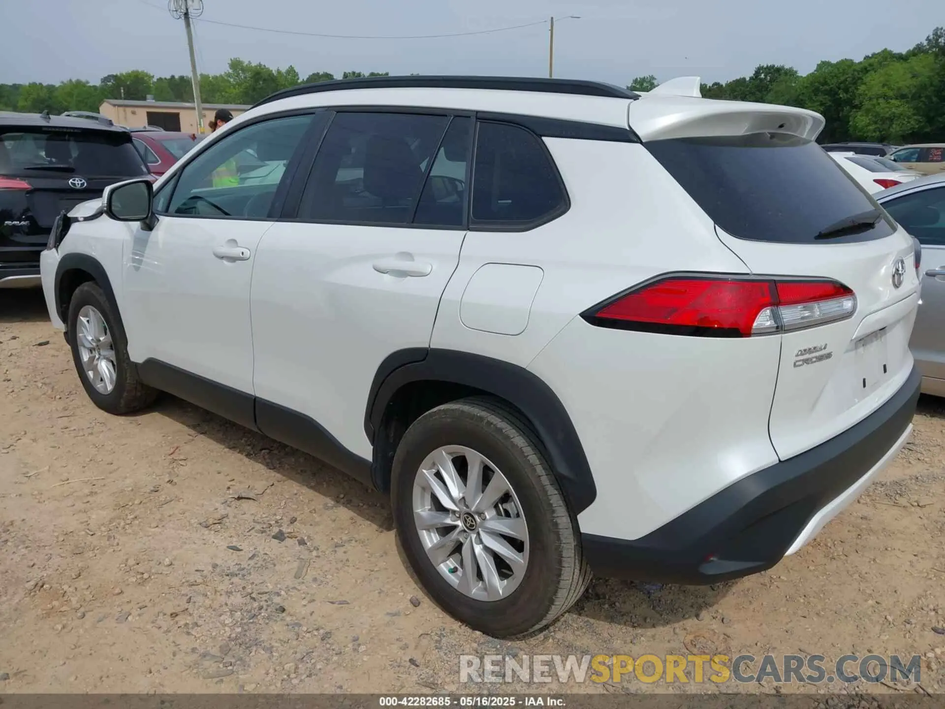 3 fotografías del automóvil dañado 7MUBAAAG6NV021369 TOYOTA COROLLA CROSS 2022