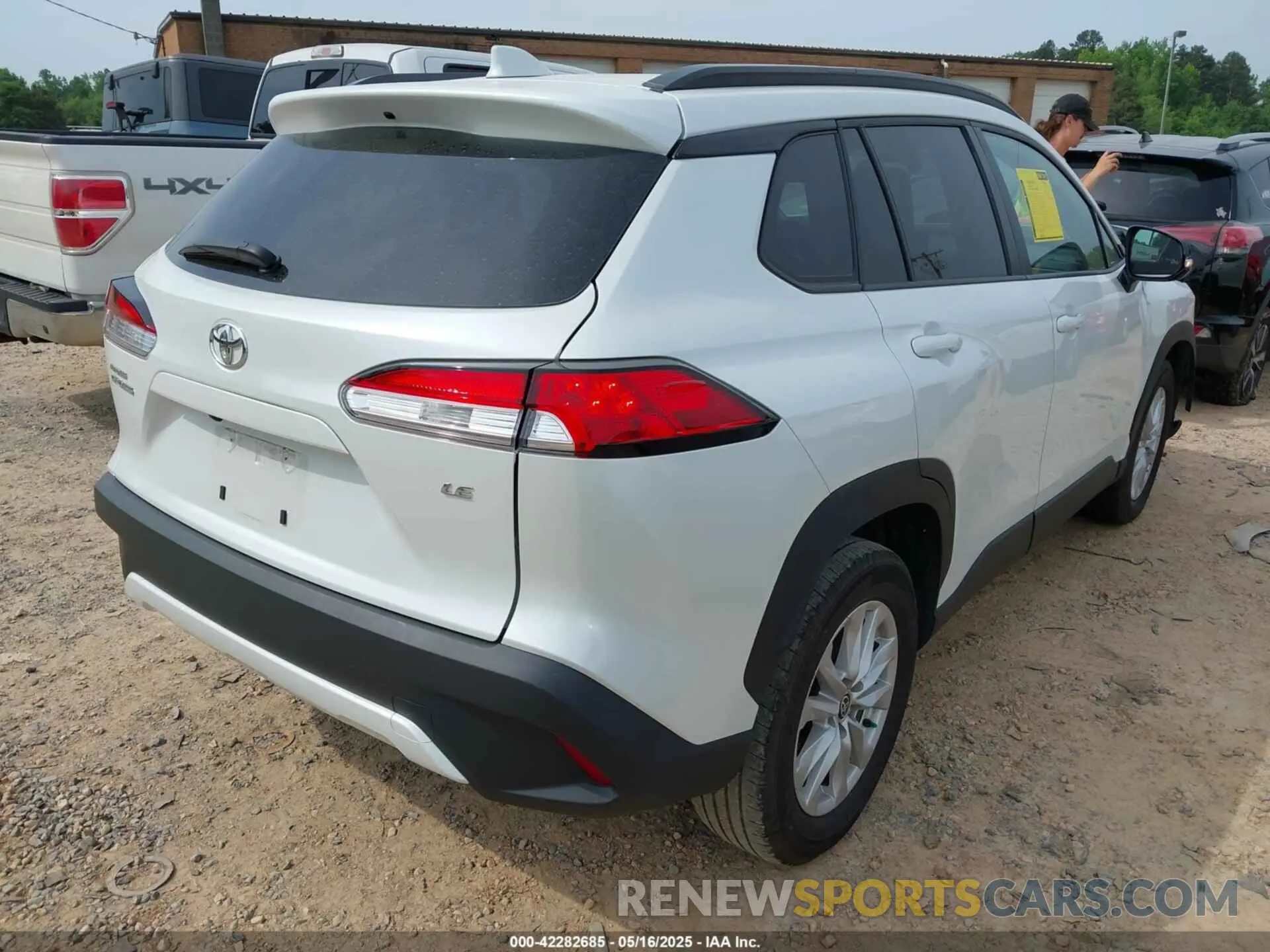 4 fotografías del automóvil dañado 7MUBAAAG6NV021369 TOYOTA COROLLA CROSS 2022