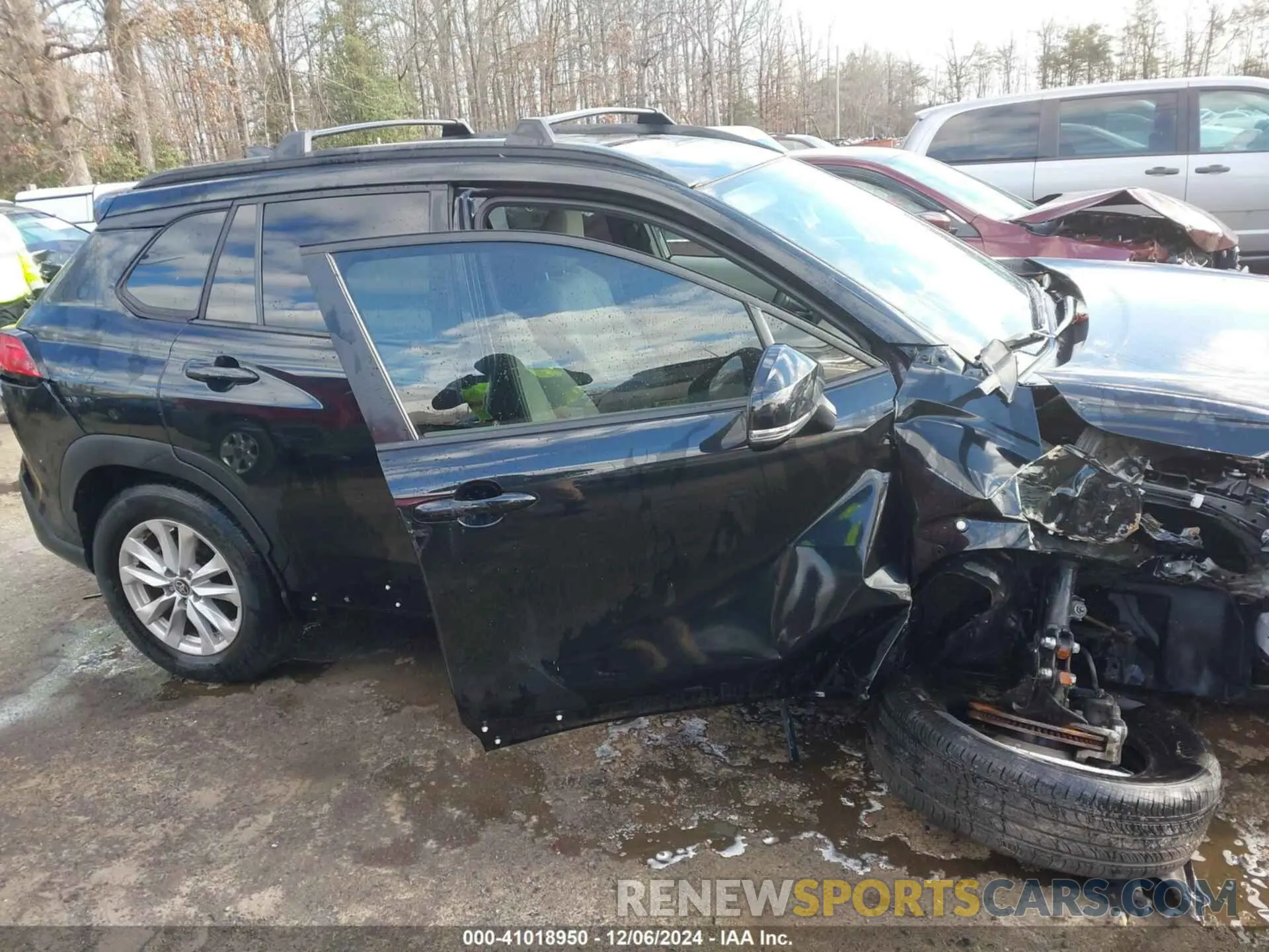 12 fotografías del automóvil dañado 7MUBAABG0NV006252 TOYOTA COROLLA CROSS 2022