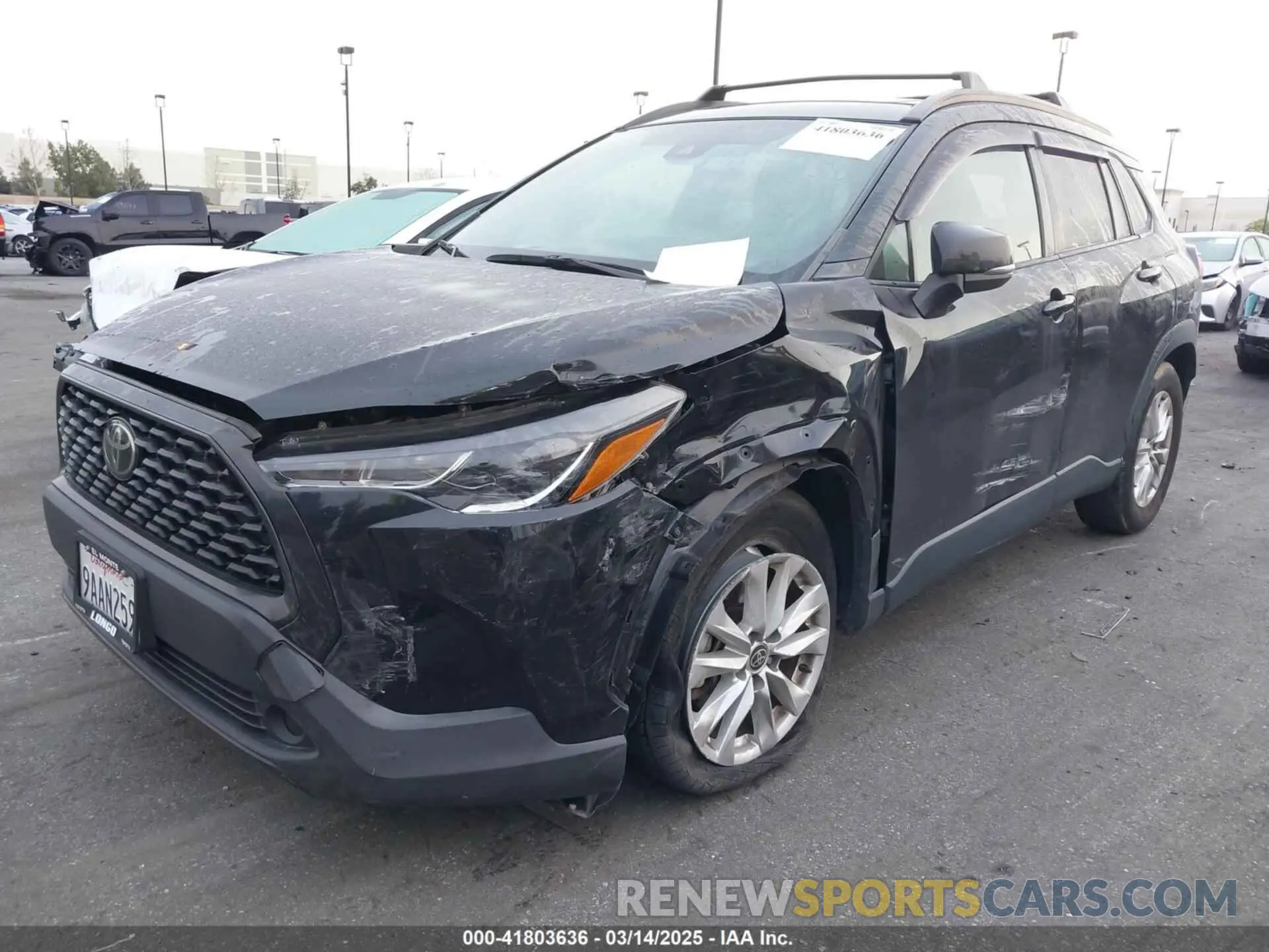 2 fotografías del automóvil dañado 7MUBAABG2NV007483 TOYOTA COROLLA CROSS 2022