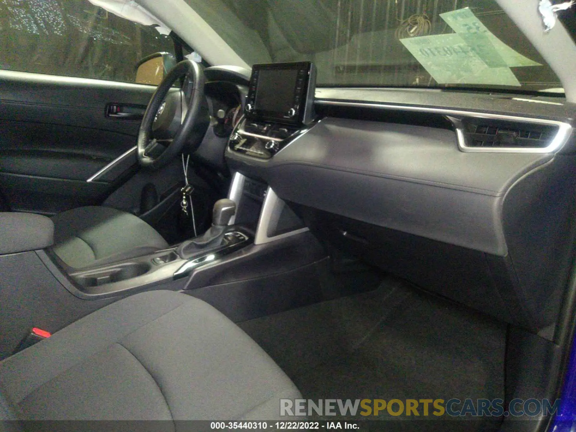 5 fotografías del automóvil dañado 7MUBAABG2NV027684 TOYOTA COROLLA CROSS 2022