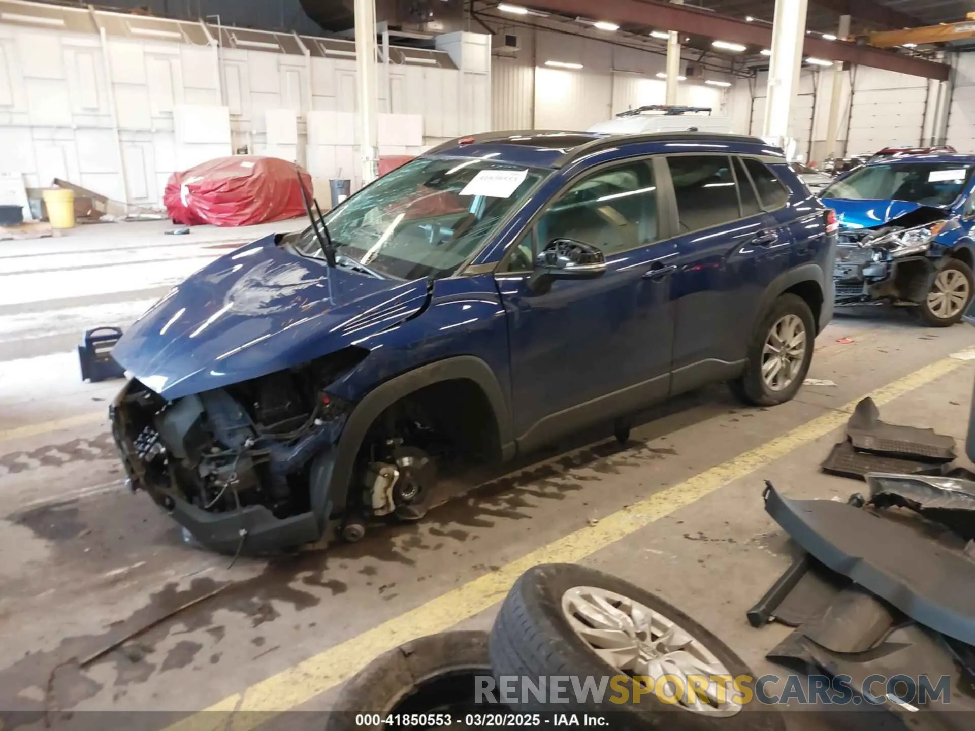 2 fotografías del automóvil dañado 7MUBAABG4NV031977 TOYOTA COROLLA CROSS 2022