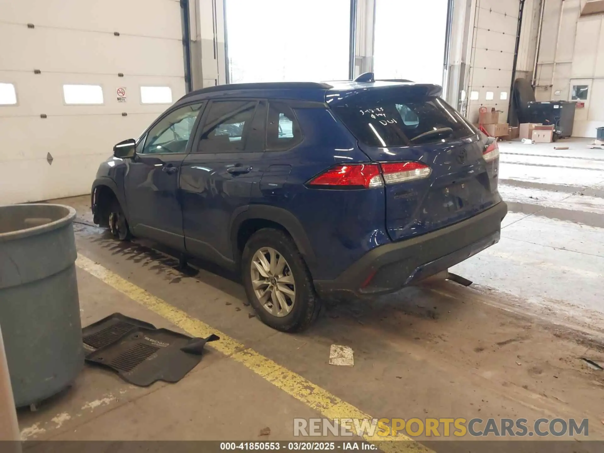 3 fotografías del automóvil dañado 7MUBAABG4NV031977 TOYOTA COROLLA CROSS 2022