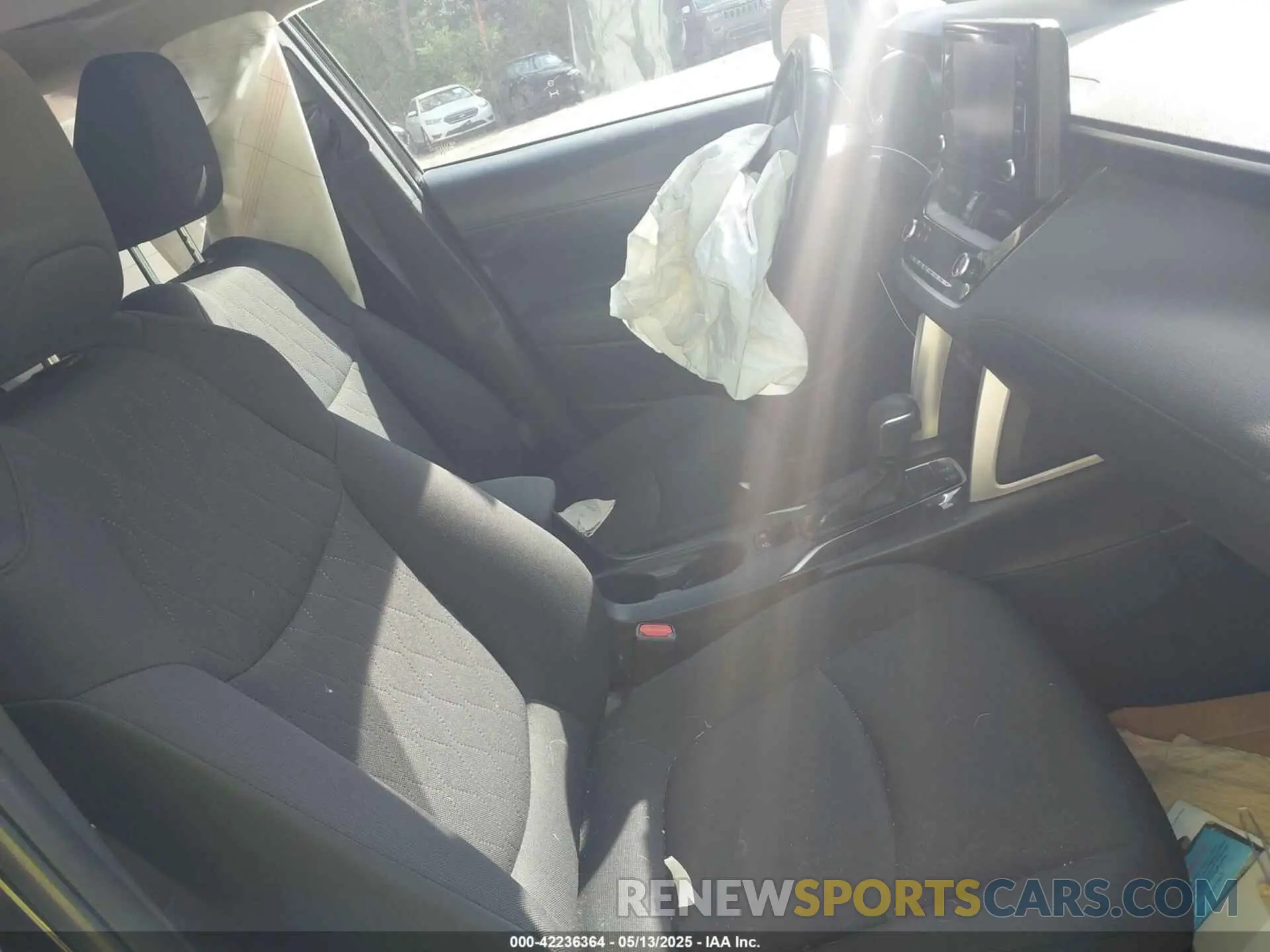 5 fotografías del automóvil dañado 7MUBAABG7NV016082 TOYOTA COROLLA CROSS 2022